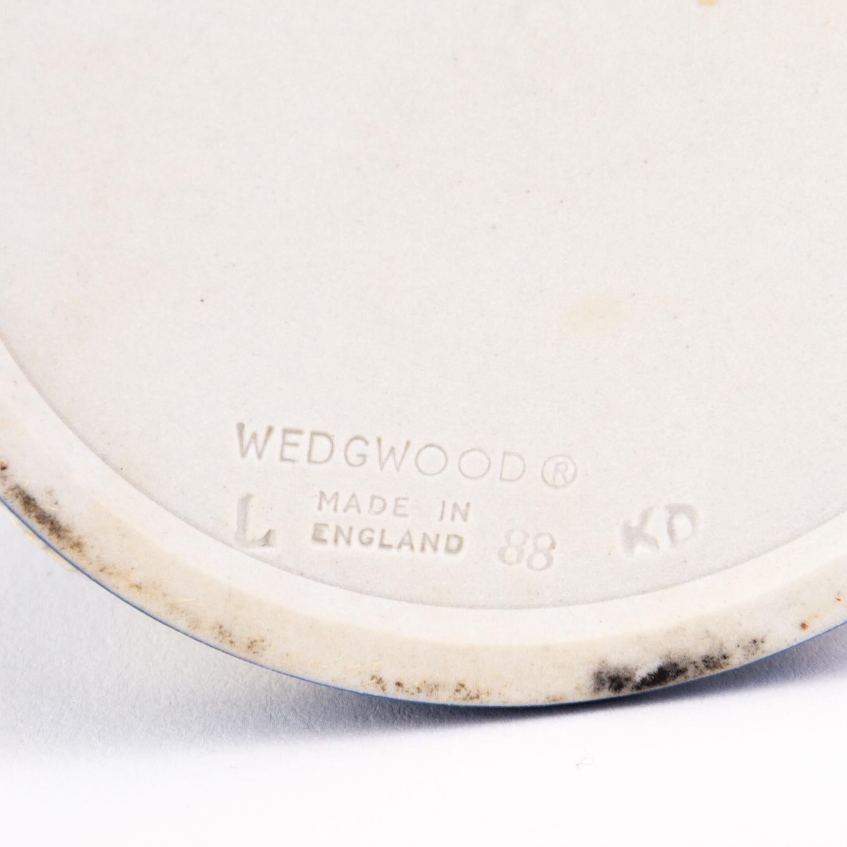 Wedgwood Portland Blue Jasperware Neoclassical Trinket Box For Sale 2