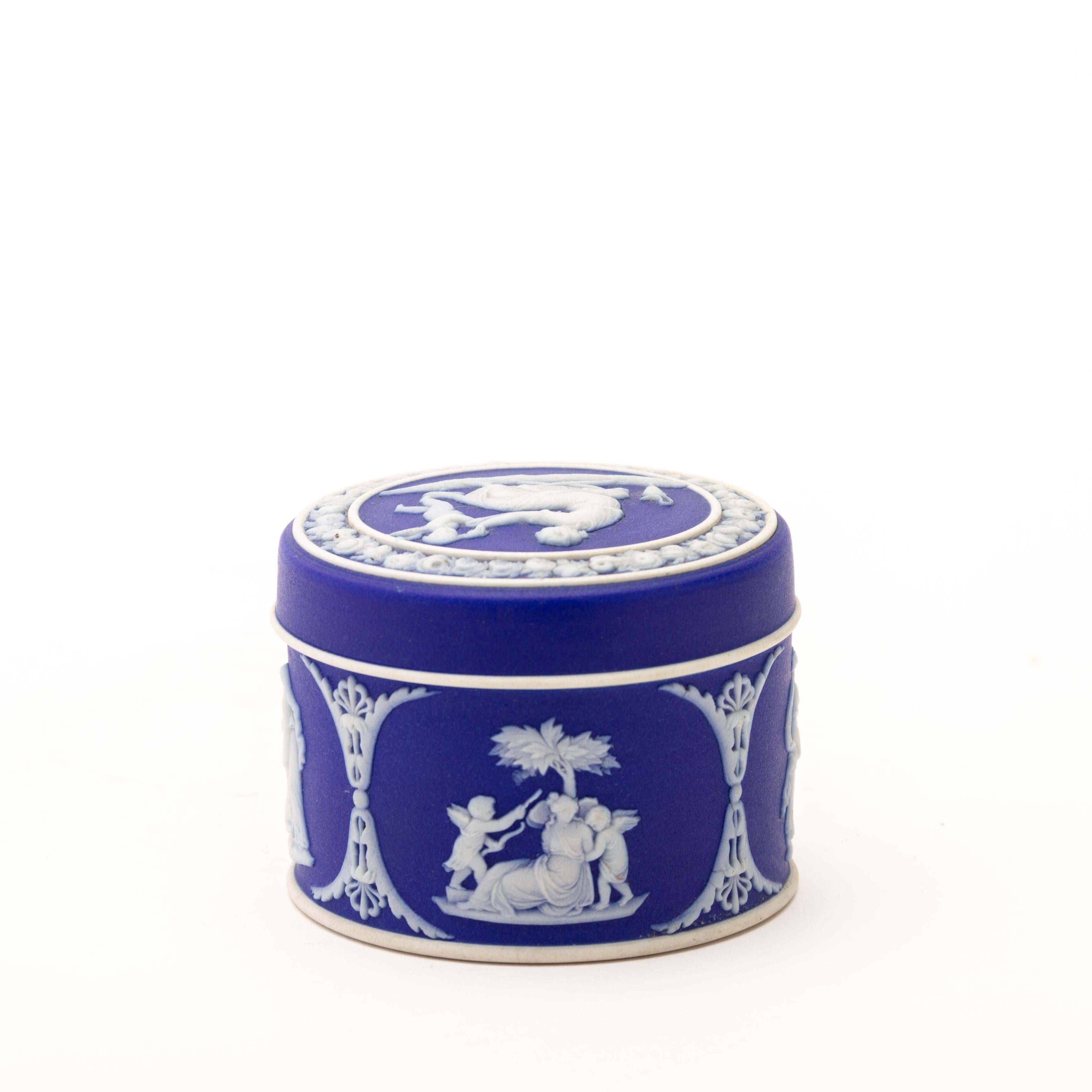 Wedgwood Portland Blue Neoclassical Lidded Cameo Trinket Box  In Good Condition For Sale In Nottingham, GB