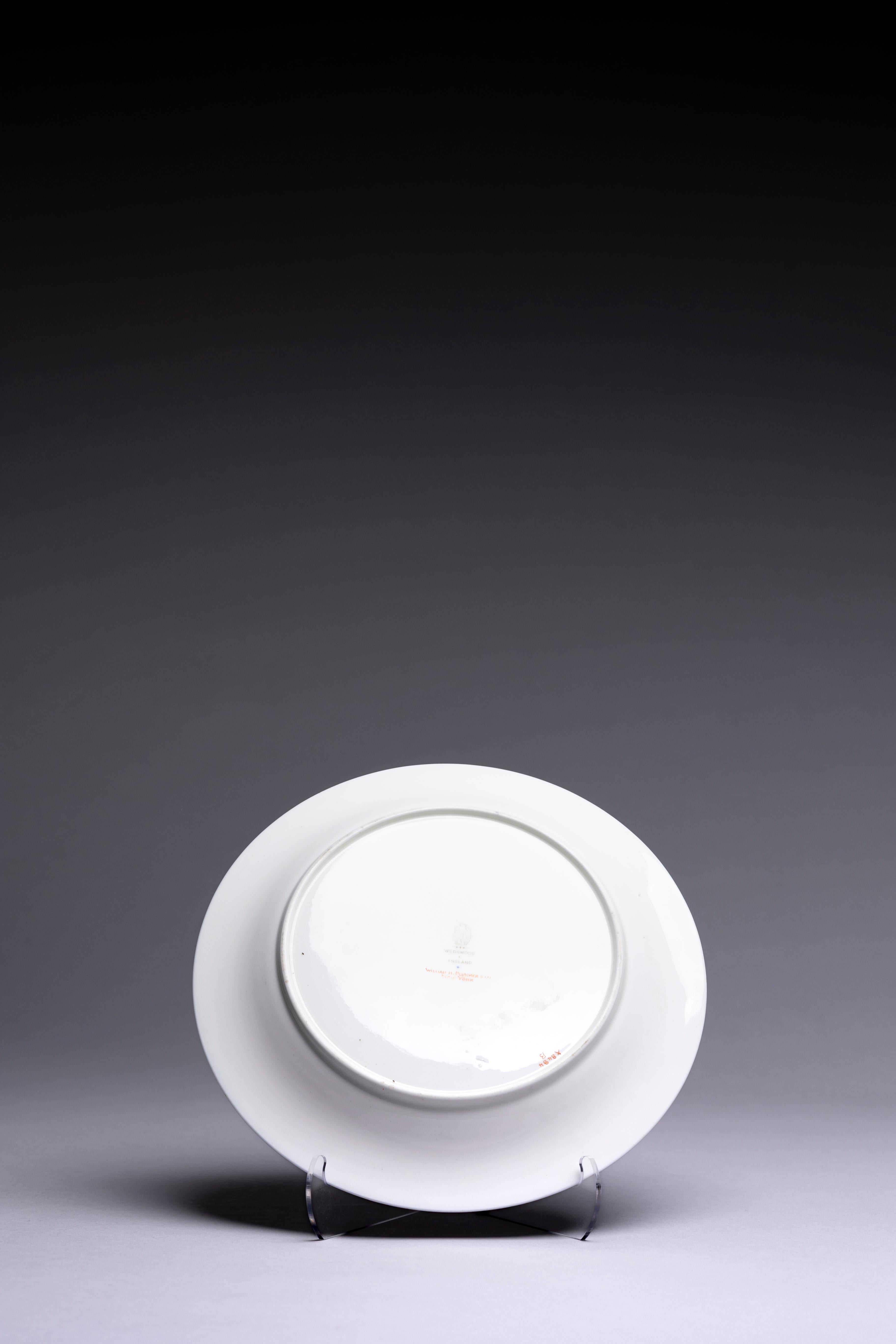 Art nouveau Wedgwood - Assiette d'armoire au dragon doré bleu poudre en vente