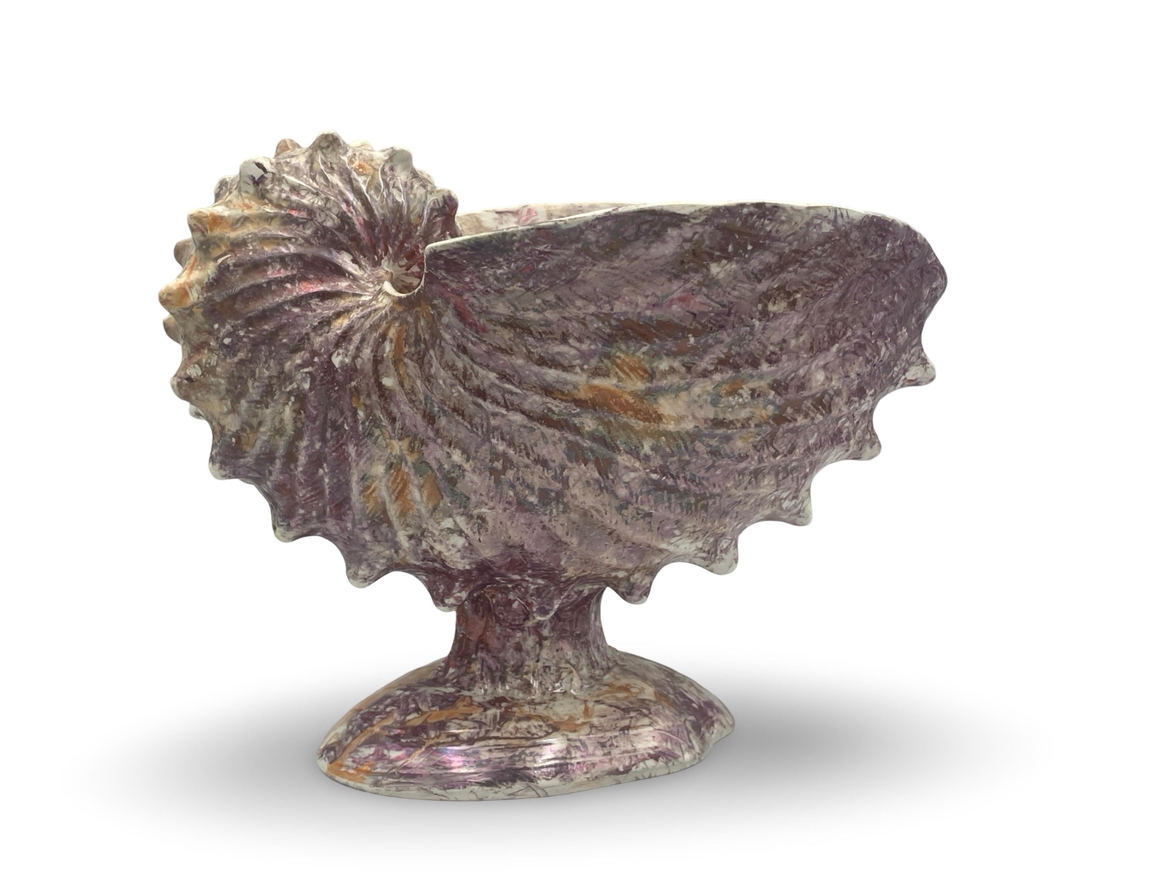 Inglese Centrotavola a forma di conchiglia nautilus di Wedgwood Queensware 'Moonlight Lustre' in vendita