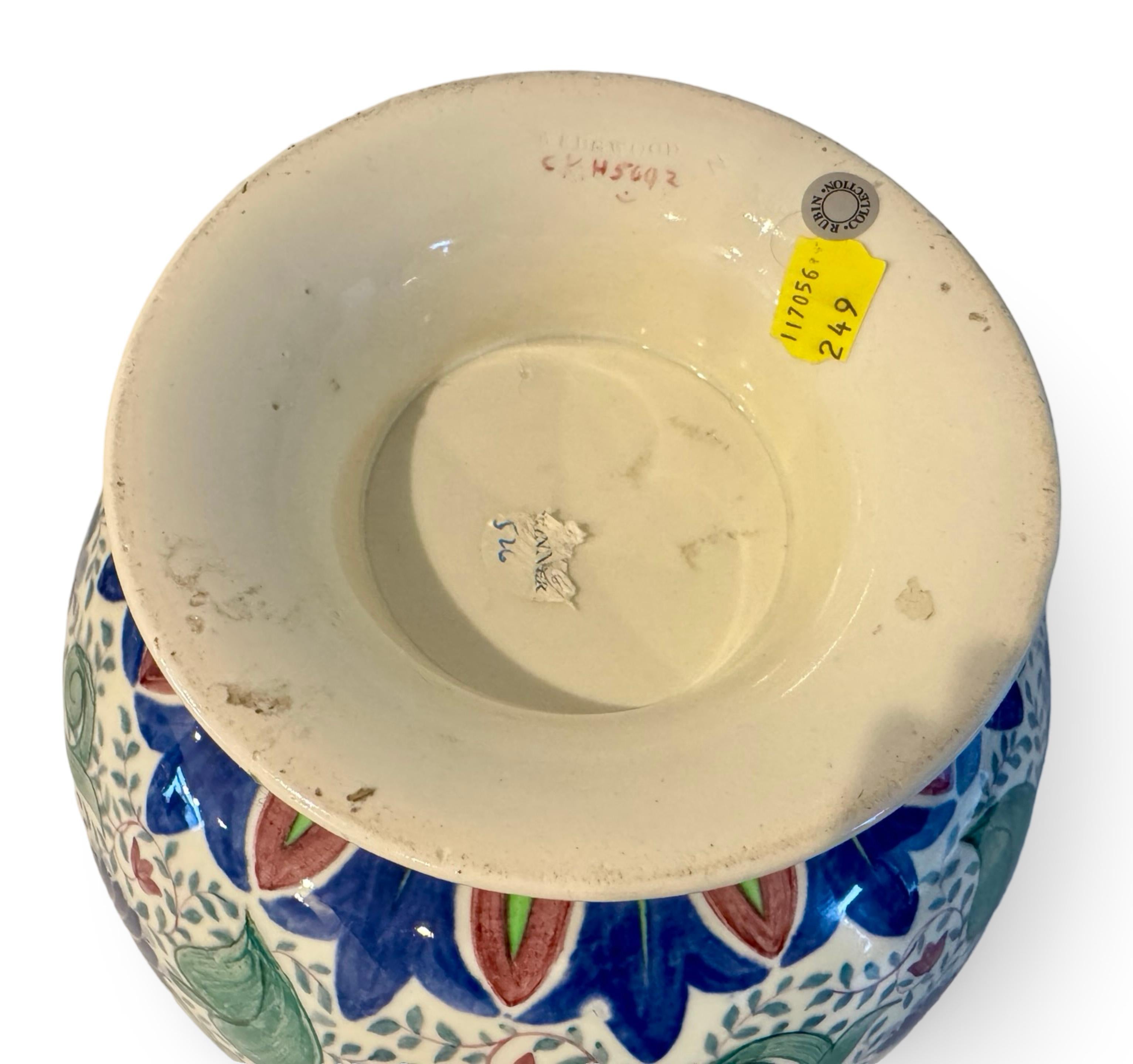Wedgwood Queensware Polychrome Painted Bowl from the Art Deco Period In condizioni buone in vendita a Philadelphia, PA