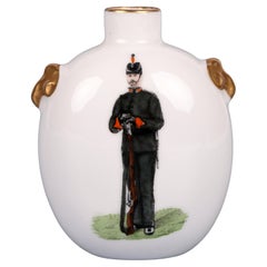 Rare vase miniature en porcelaine de la guerre de Boer de Wedgwood