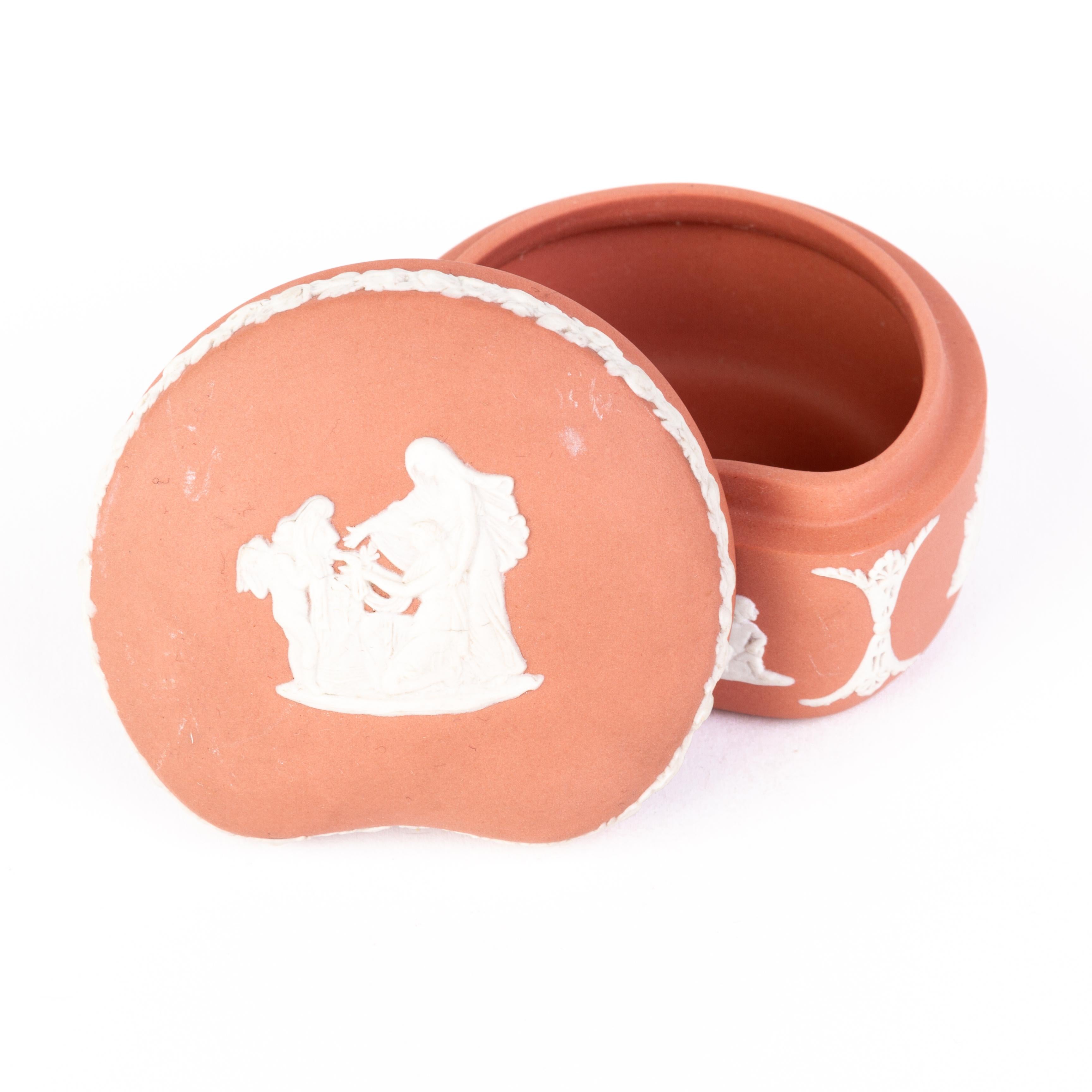 Porcelain Wedgwood Salmon Pink Jasperware Neoclassical Lidded Trinket Box  For Sale