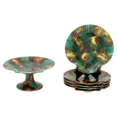 Wedgwood Shell-Form Centerpiece and Five Plates
