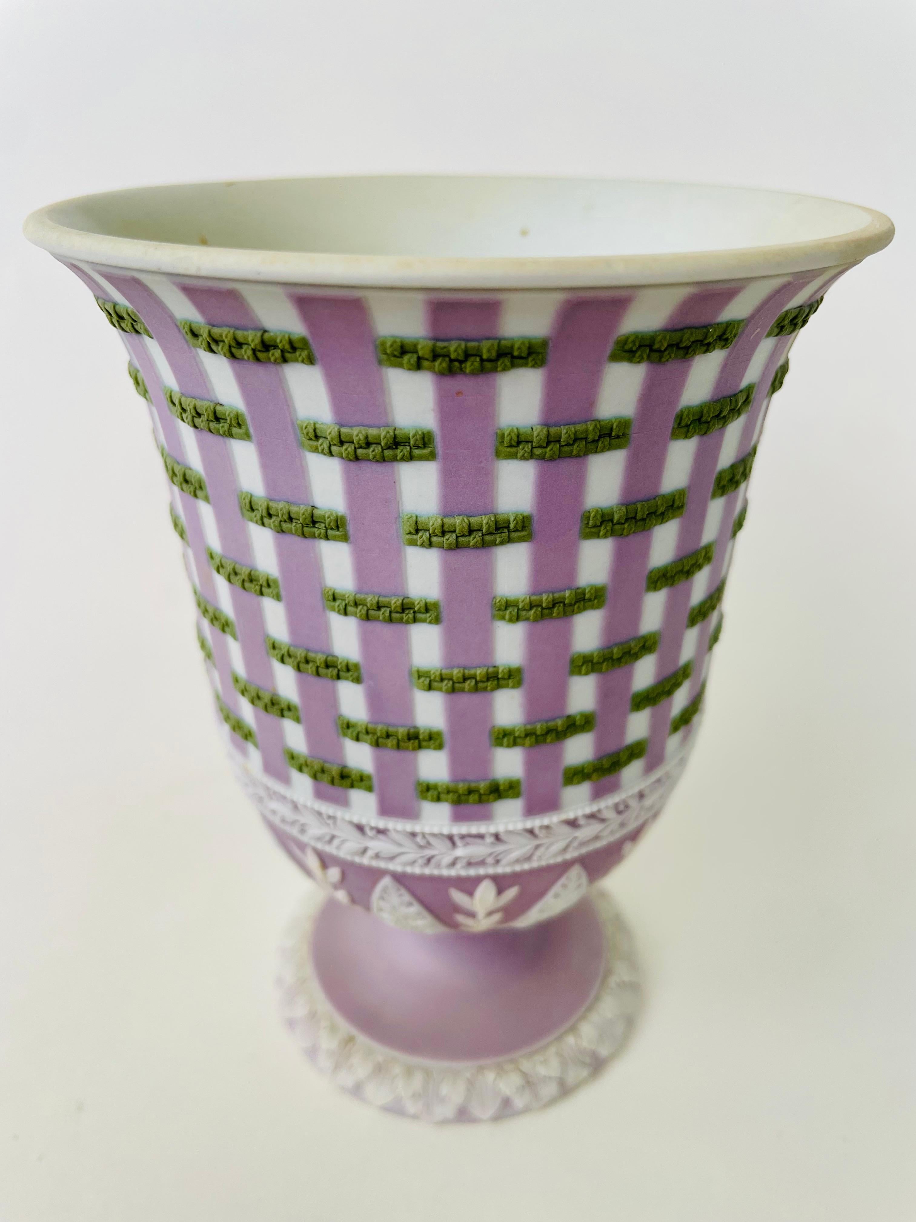 Tricolor Dip Jaspis-Steinzeug-Vase mit Korbgeflecht, Wedgwood, 18. Jahrhundert (Gebrannt) im Angebot