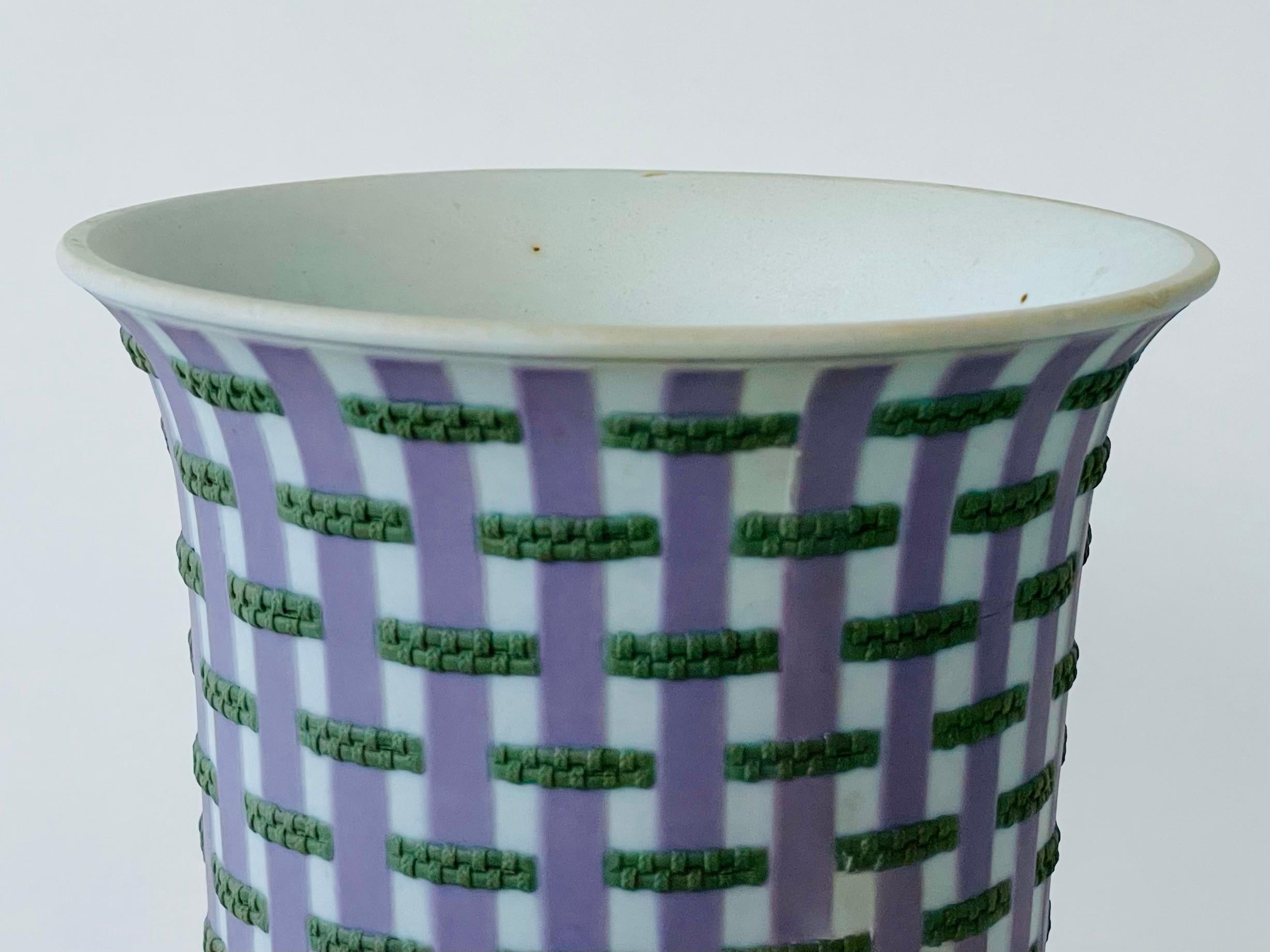 Tricolor Dip Jaspis-Steinzeug-Vase mit Korbgeflecht, Wedgwood, 18. Jahrhundert im Angebot 4