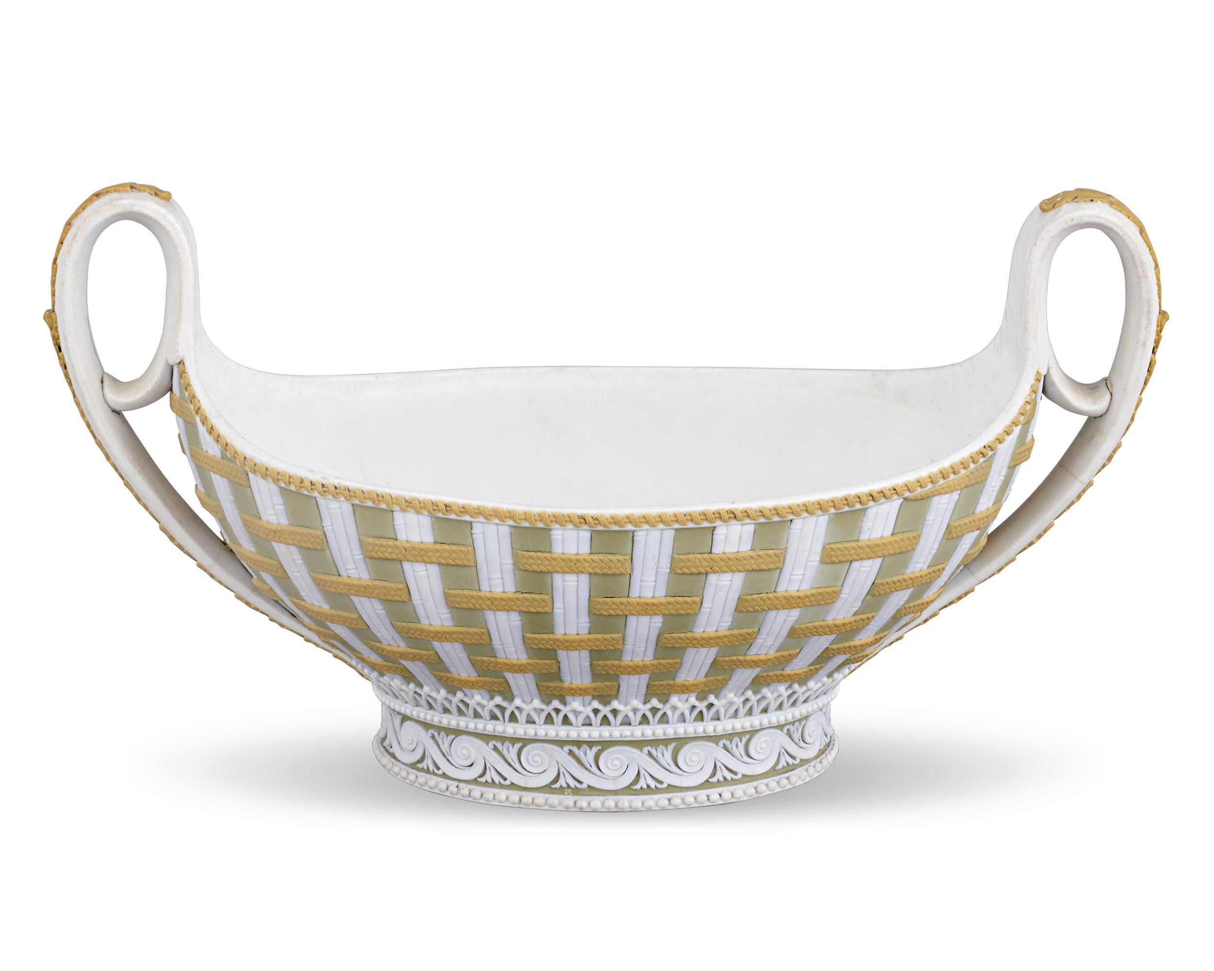 Wedgwood Tricolor Sauceboat In Excellent Condition For Sale In New Orleans, LA