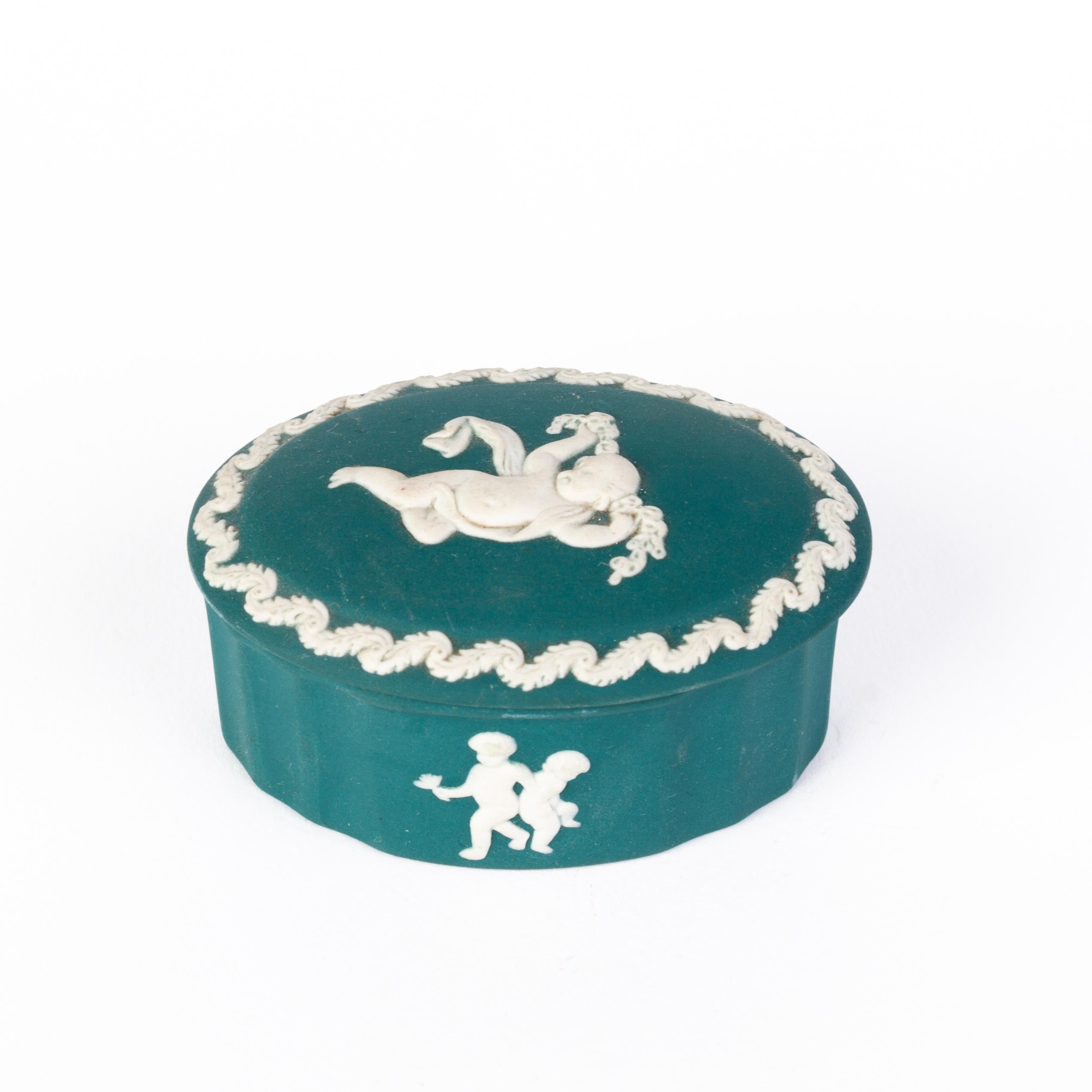 Wedgwood Turquoise Ground Jasperware Neoclassical Putto Lidded Trinket Box 
Good condition
Free international shipping.