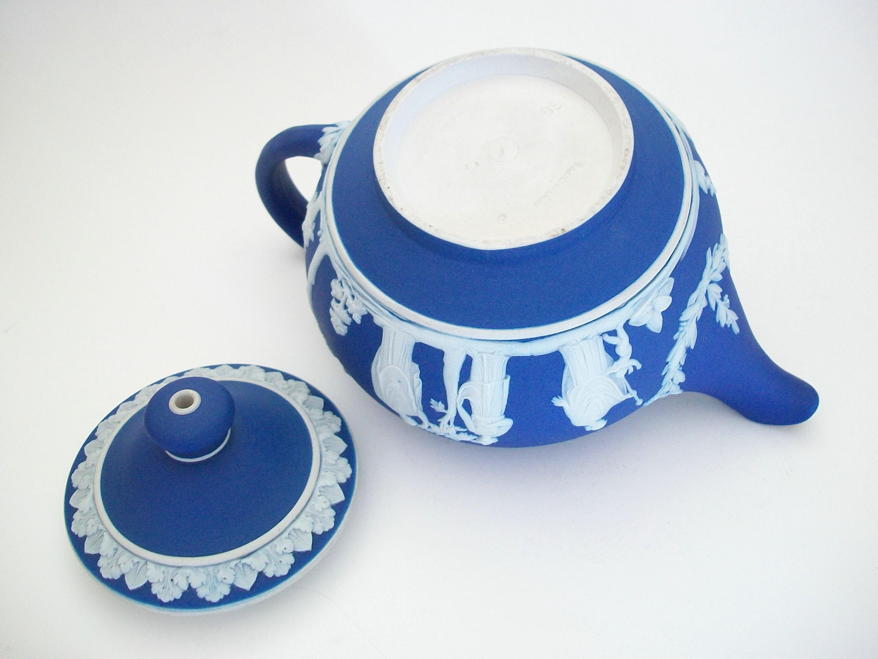 Wedgwood, Vintage Blue & White Jasperware Teapot, U. K., Circa 1950's In Good Condition In Chatham, ON