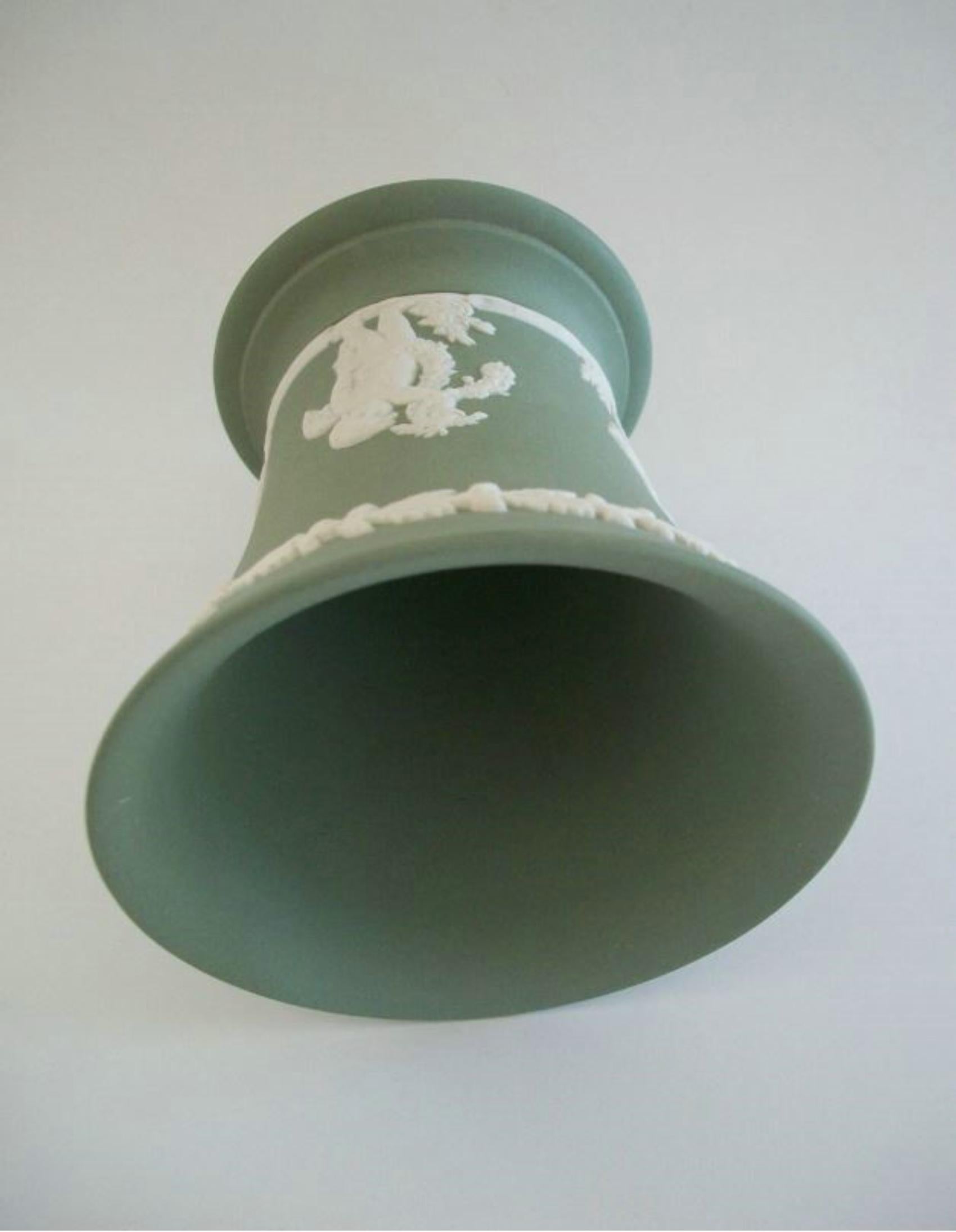 WEDGWOOD - Vaso Four Seasons in diaspro verde d'epoca - K.K. - Fine XX secolo In condizioni buone in vendita a Chatham, ON