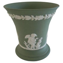 WEDGWOOD - Vintage Green Jasperware Four Seasons Vase - U.K. - Fin du 20ème siècle