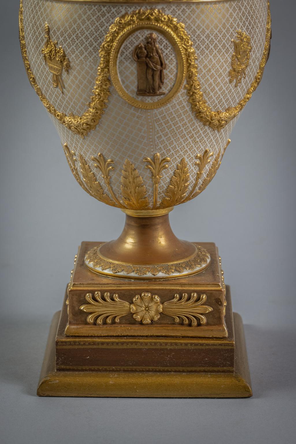 Wedgwood White Porcelain and Gilt Covered Urn Mounted as Lamp, 19th Century In Good Condition For Sale In New York, NY