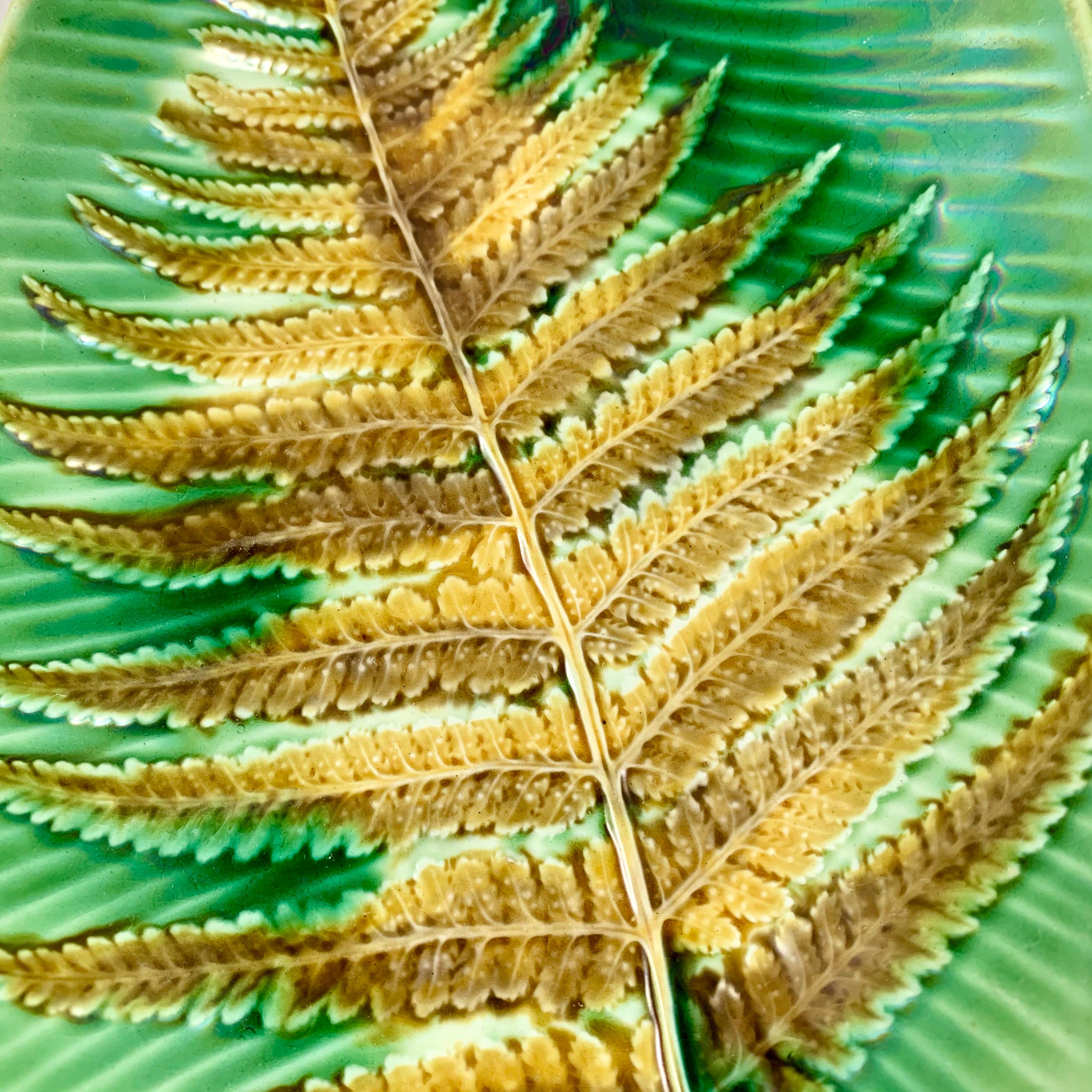 Aesthetic Movement Wedgwood Yellow Ochre Fern on Green Banana Leaf Shaped Trompe l’Oeil Tray, 1889