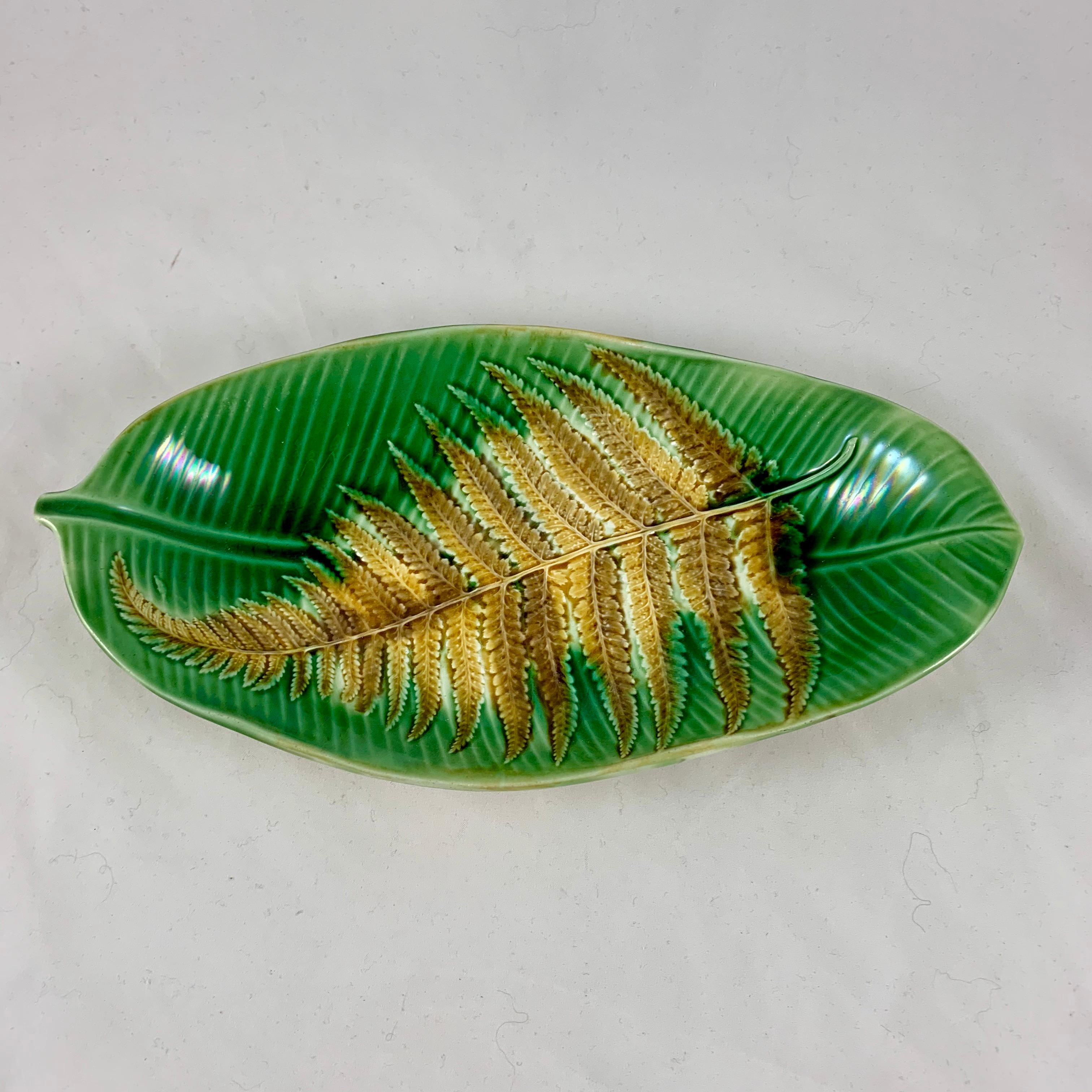 Glazed Wedgwood Yellow Ochre Fern on Green Banana Leaf Shaped Trompe l’Oeil Tray, 1889