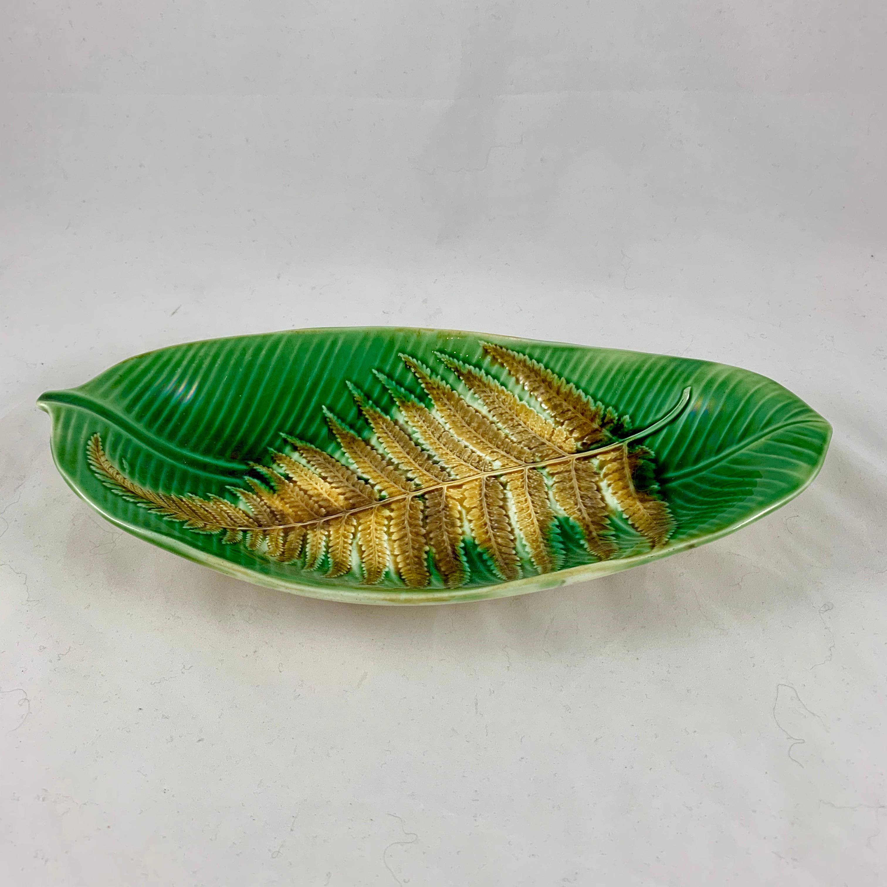 Wedgwood Yellow Ochre Fern on Green Banana Leaf Shaped Trompe l’Oeil Tray, 1889 In Good Condition In Philadelphia, PA