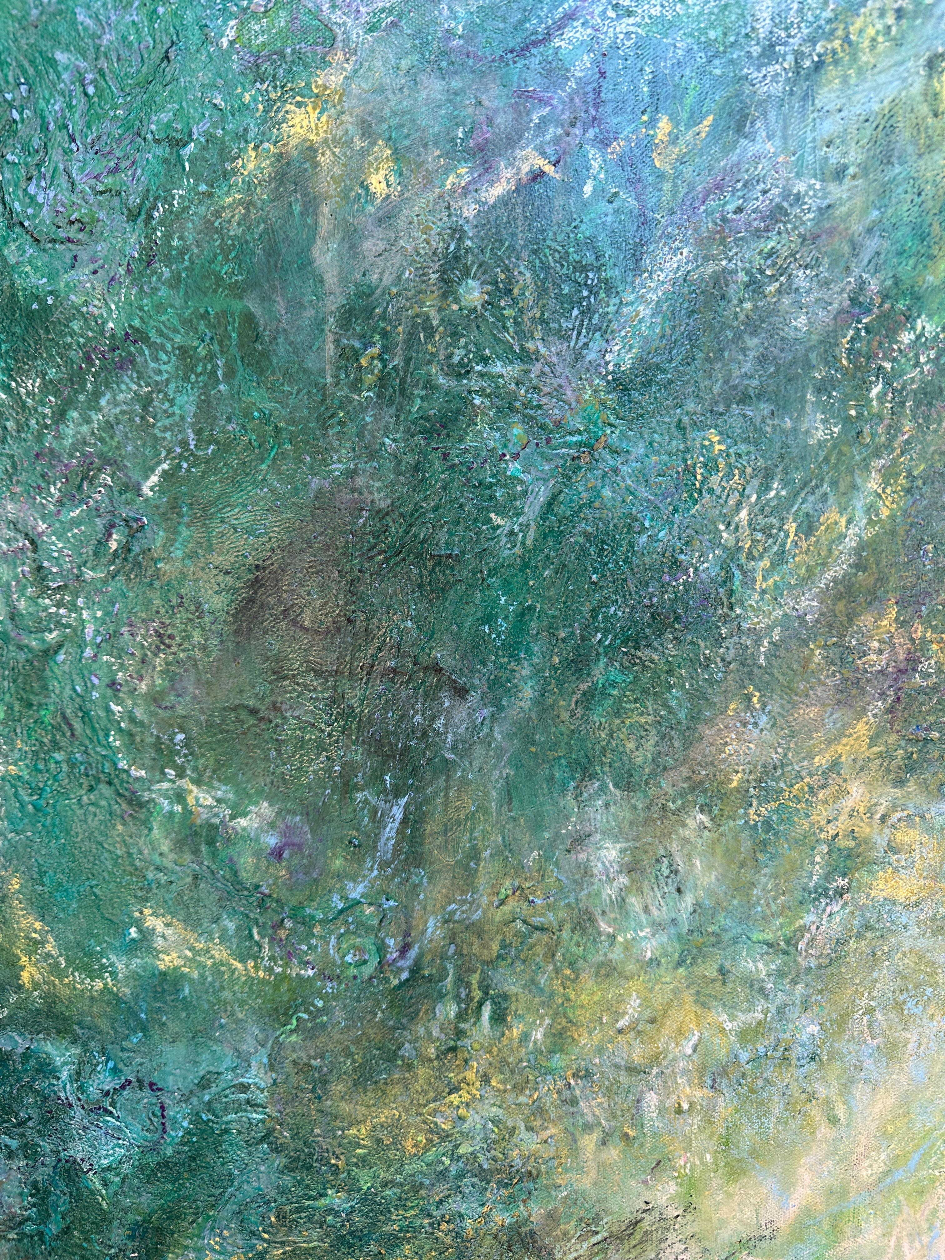 
In primo piano, l'uso di viola, rosa e giallo suggerisce una varietà di fiori in fiore. La pennellata è sciolta ed espressiva, dando l'impressione di un giardino brulicante di vita e di colori. Questi fiori si fondono perfettamente l'uno con