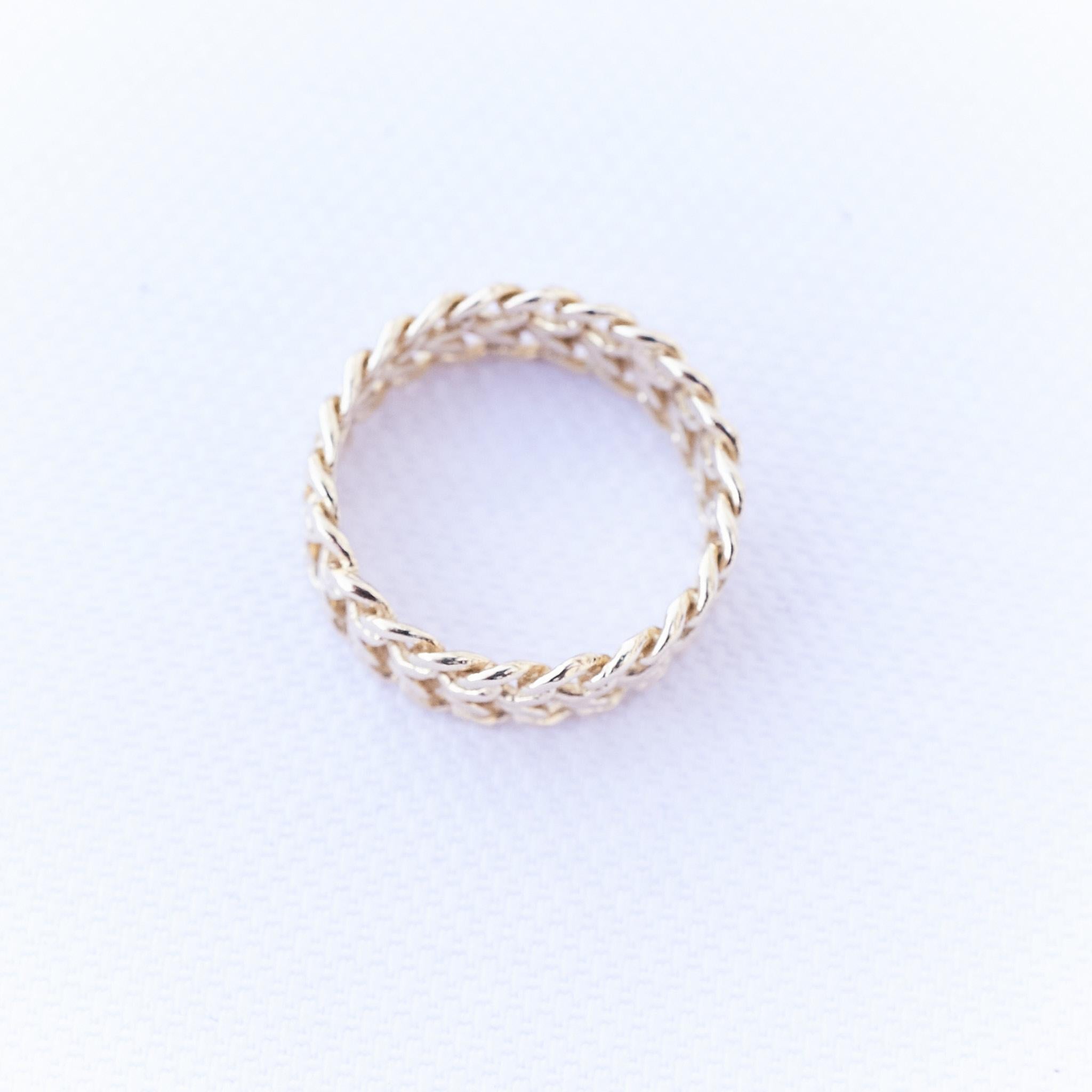 Contemporary Wedding Band 18 Karat Gold Chain Ring Mens Unisex J Dauphin For Sale