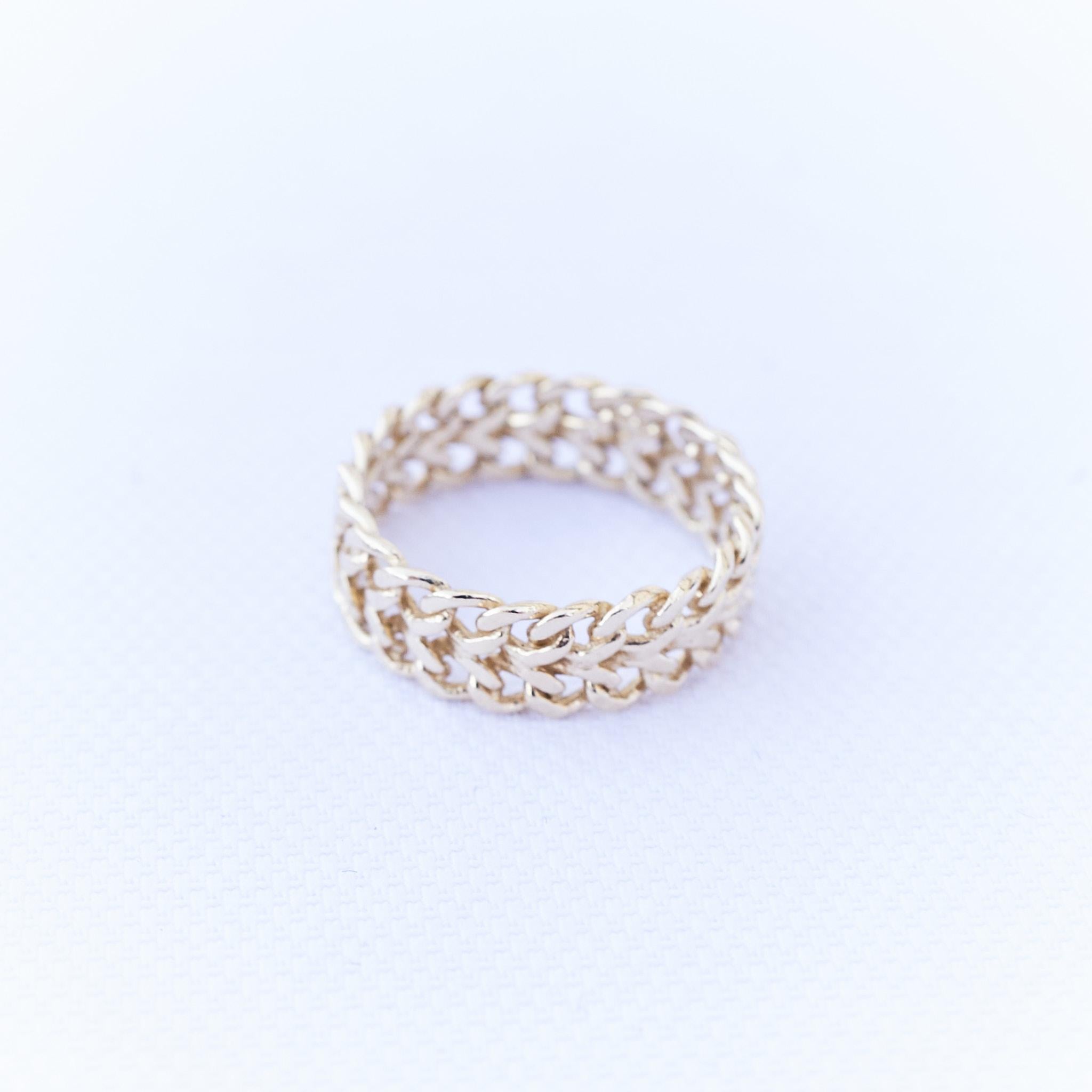 Wedding Band 18 Karat Gold Chain Ring Mens Unisex J Dauphin In New Condition For Sale In Los Angeles, CA