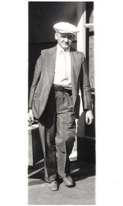 Arthur “Weegee” Felling Leaves News Building, July 20, 1932, 1950 