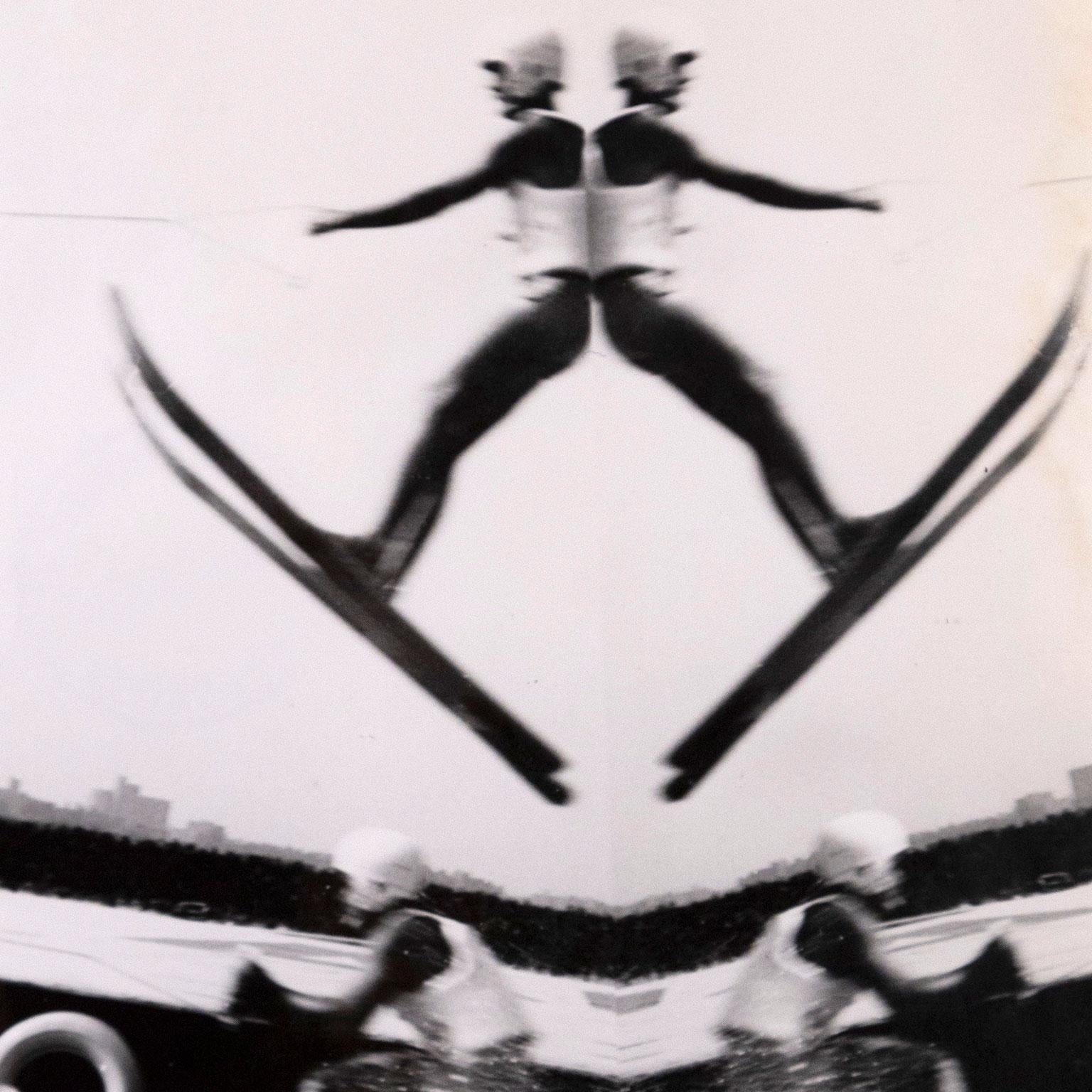 Sauteur de ski nautique - Gris Black and White Photograph par Weegee
