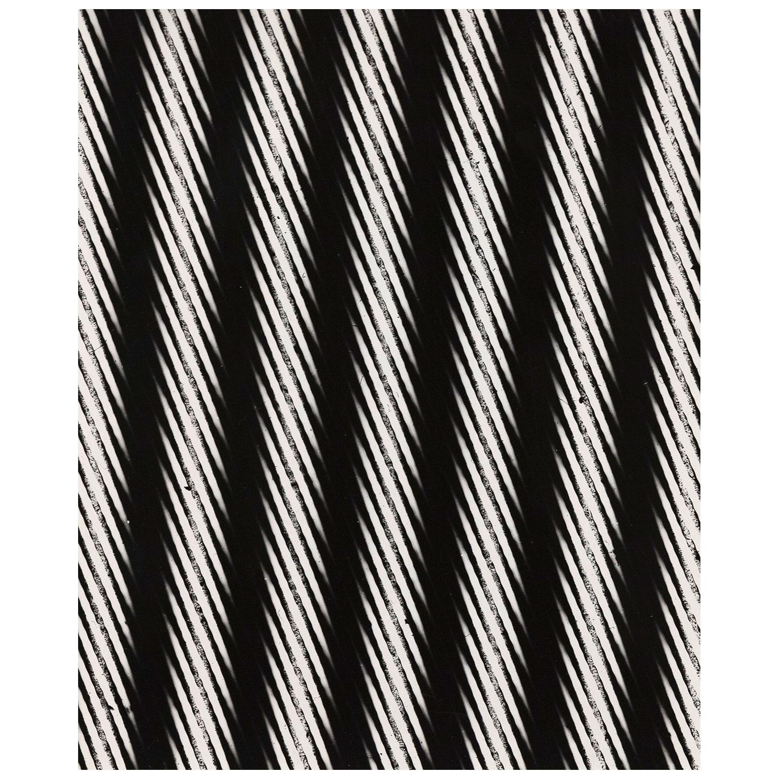 Weegee „“Distortion: Streifen““  im Angebot 1