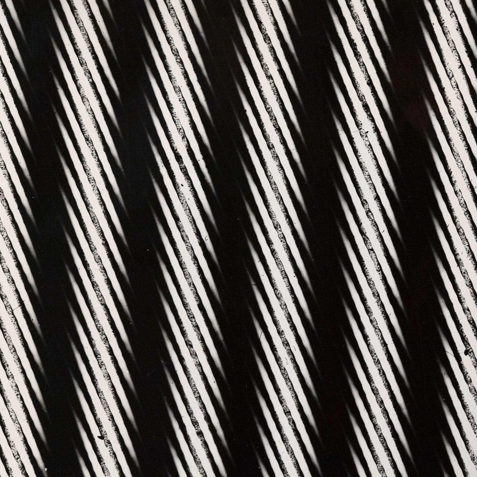 Weegee „“Distortion: Streifen““  im Angebot 4