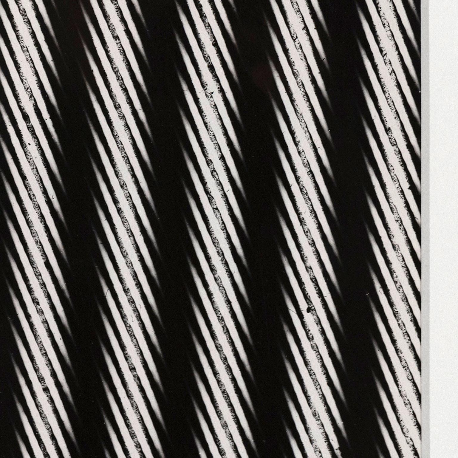 Weegee „“Distortion: Streifen““  im Angebot 5