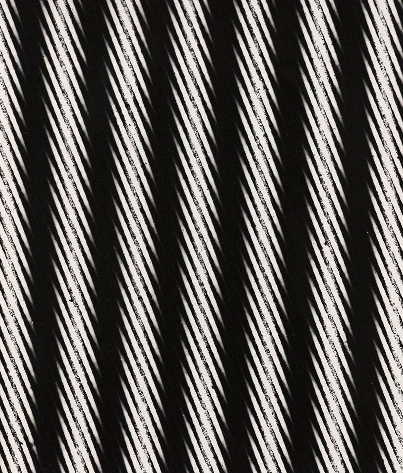Weegee „“Distortion: Streifen““  im Angebot 7