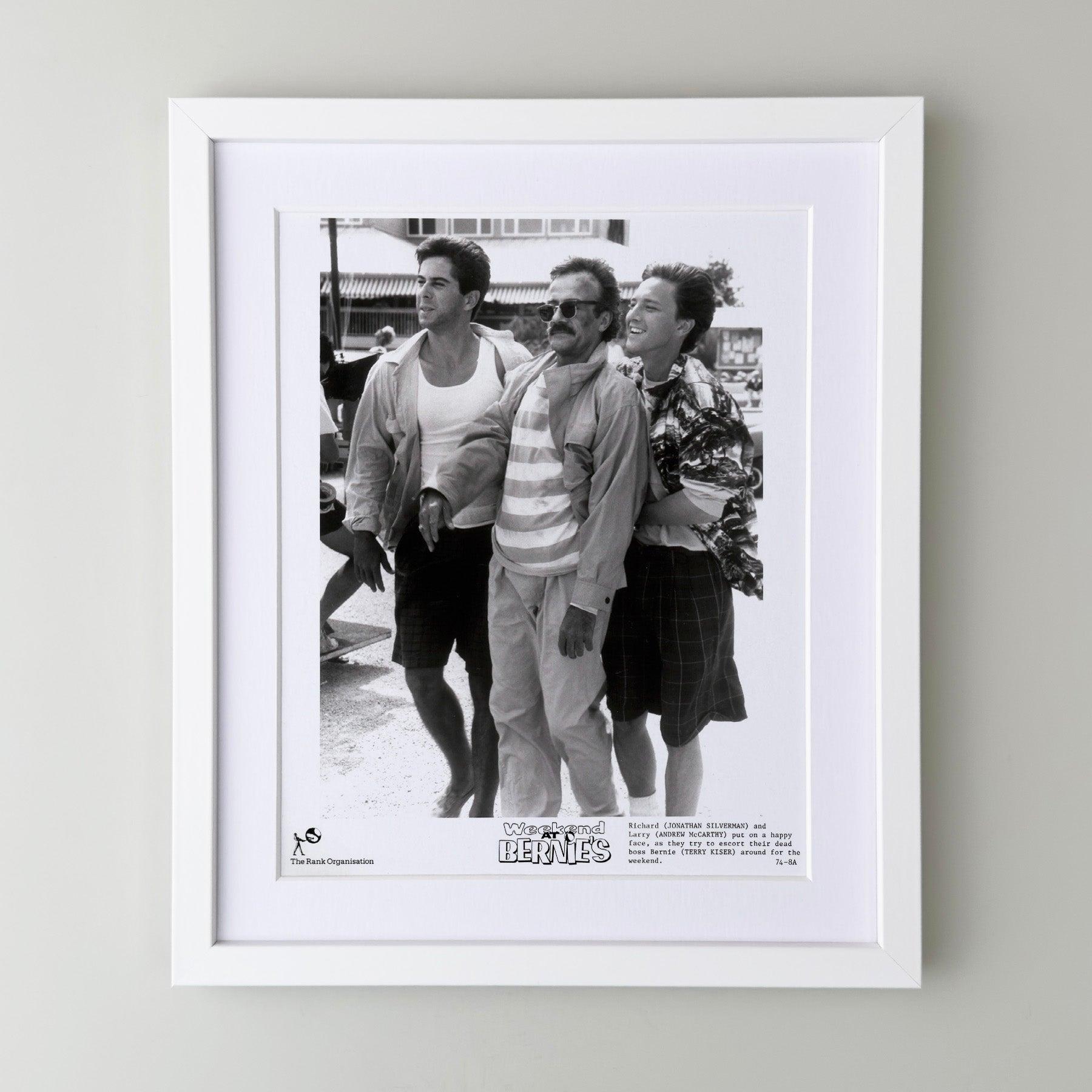 Américain Weekend at Bernies 1989 Publicity Film Movie Press Still Framed en vente