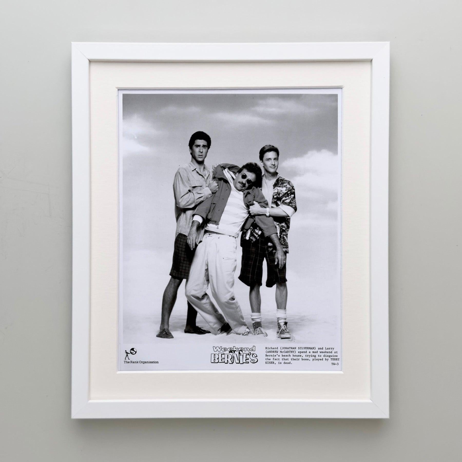 Weekend at Bernies 1989 Werbefilm Film Pressebild Gerahmt im Zustand „Hervorragend“ im Angebot in Bath, Somerset