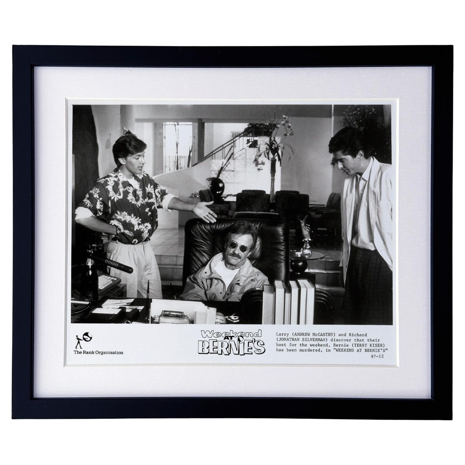 Weekend at Bernies 1989 Publicity Film Movie Press Still Framed en vente