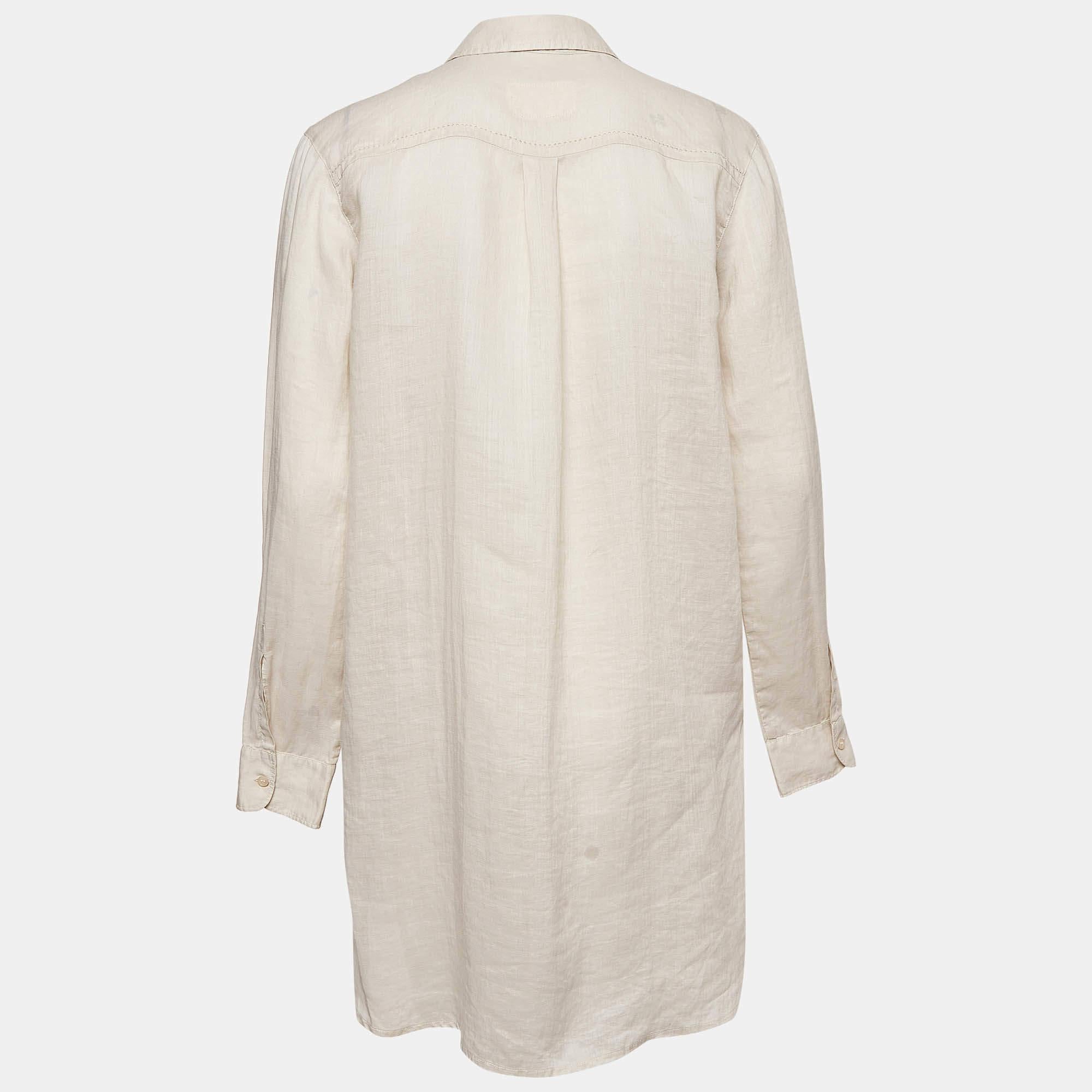 Find great style and comfort while wearing this designer blouse. Tailored using the best fabric the creation has been given immense detail. Style it with trousers and heels.