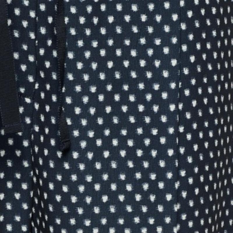 Weekend Max Mara Pantaloni affusolati in crepe con stampa a pois neri M. I. In condizioni buone in vendita a Dubai, Al Qouz 2