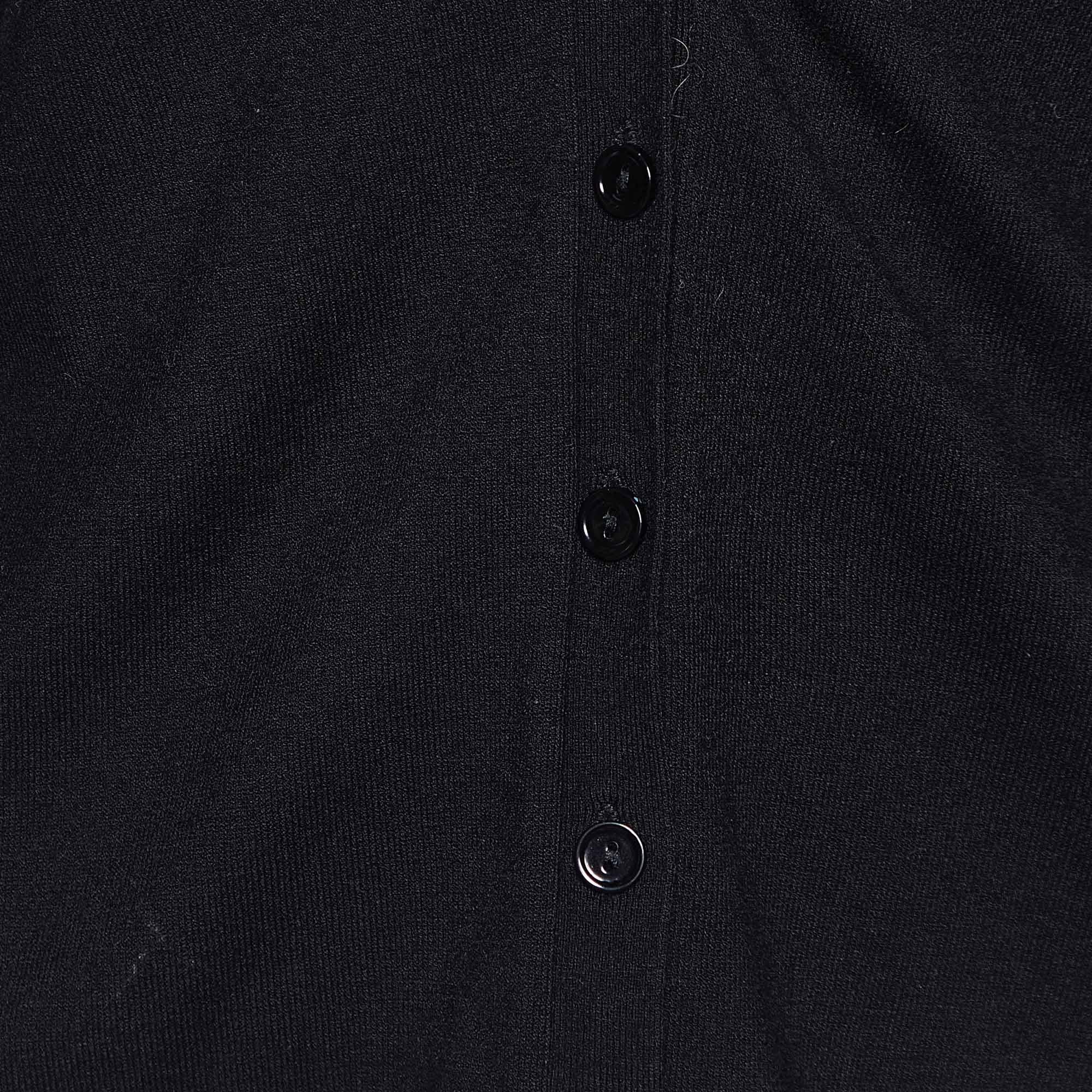 Weekend Max Mara Schwarze Strickjacke mit Knopfleiste vorne S im Zustand „Gut“ im Angebot in Dubai, Al Qouz 2