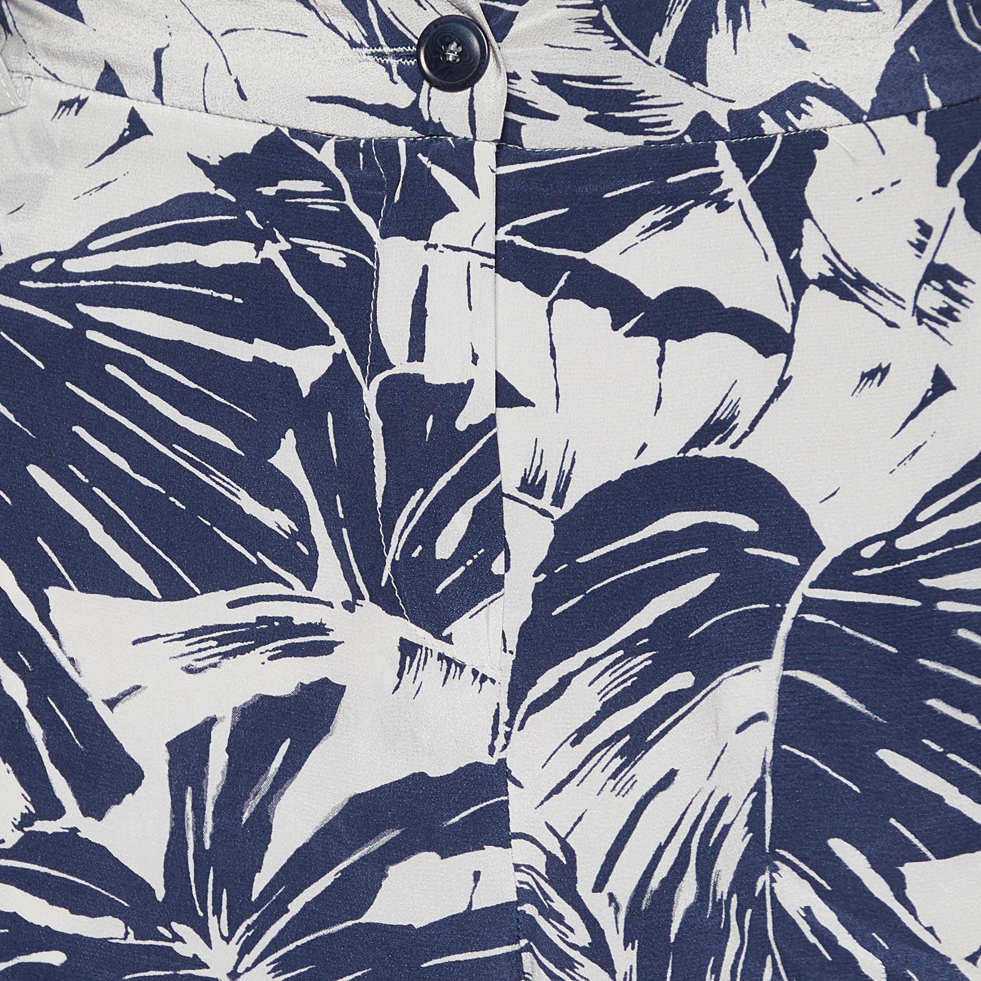 Weekend Max Mara Blue Tropical Print Silk Capri Pants L In Good Condition For Sale In Dubai, Al Qouz 2