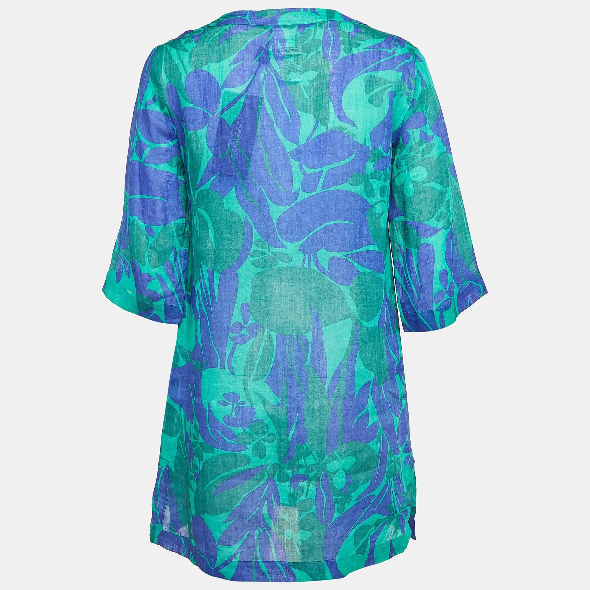 Find great style and comfort while wearing this designer tunic. Tailored using the best fabrics the creation has been given immense detail. Style it with a pair of jeans and flats.