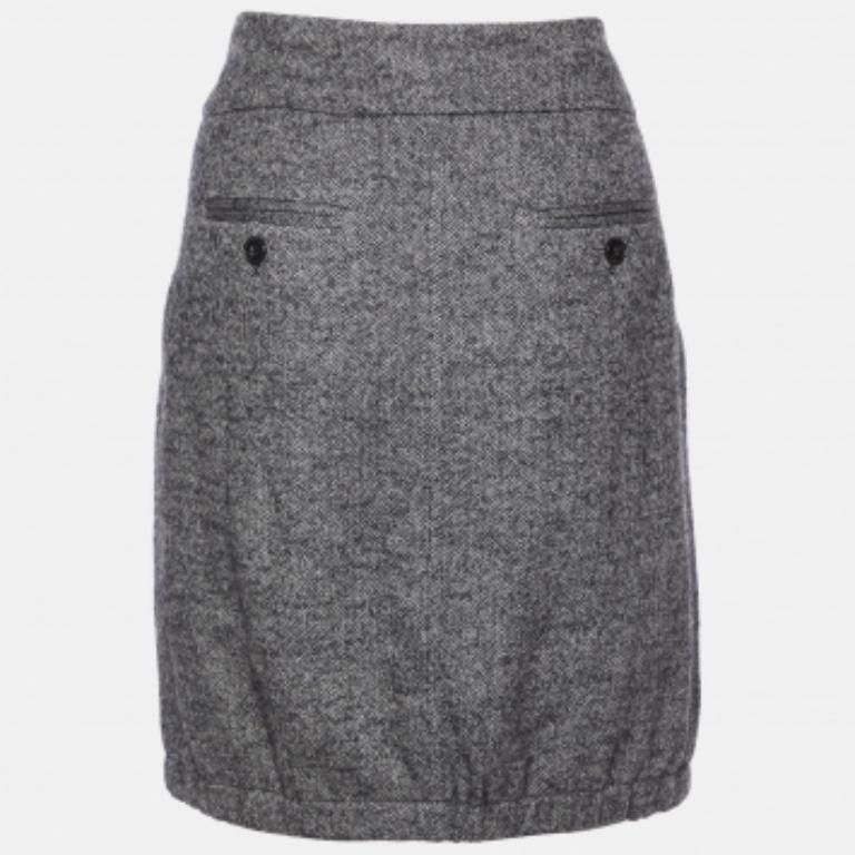 This elegant skirt is worth adding to your closet! Crafted from fine materials, it is exquisitely designed into a flattering shape.