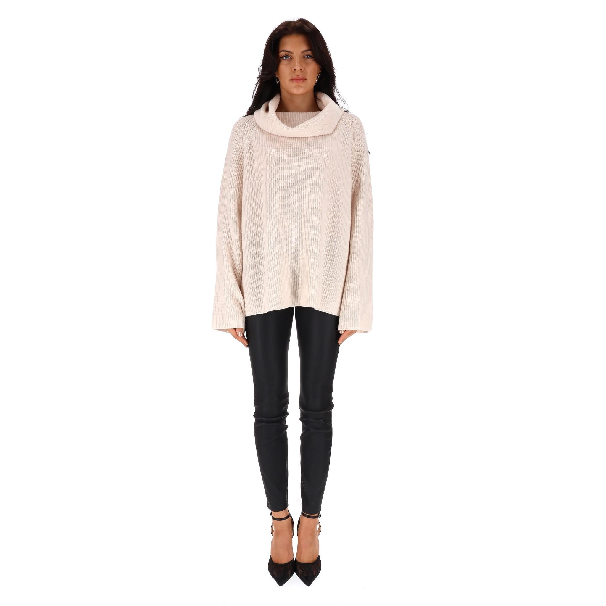 Weekend Max Mara Rollkragenpullover aus Wolle

Kuscheliger beiger 'Biblios'-Pullover aus Schurwolle im Poncho-Stil.

Mit weitem Rollkragen und hochgeschlossenem Saum. Preis ca. £350

Größe - L

Zustand - Sehr gut (kleines Loch)

Zusammensetzung -
