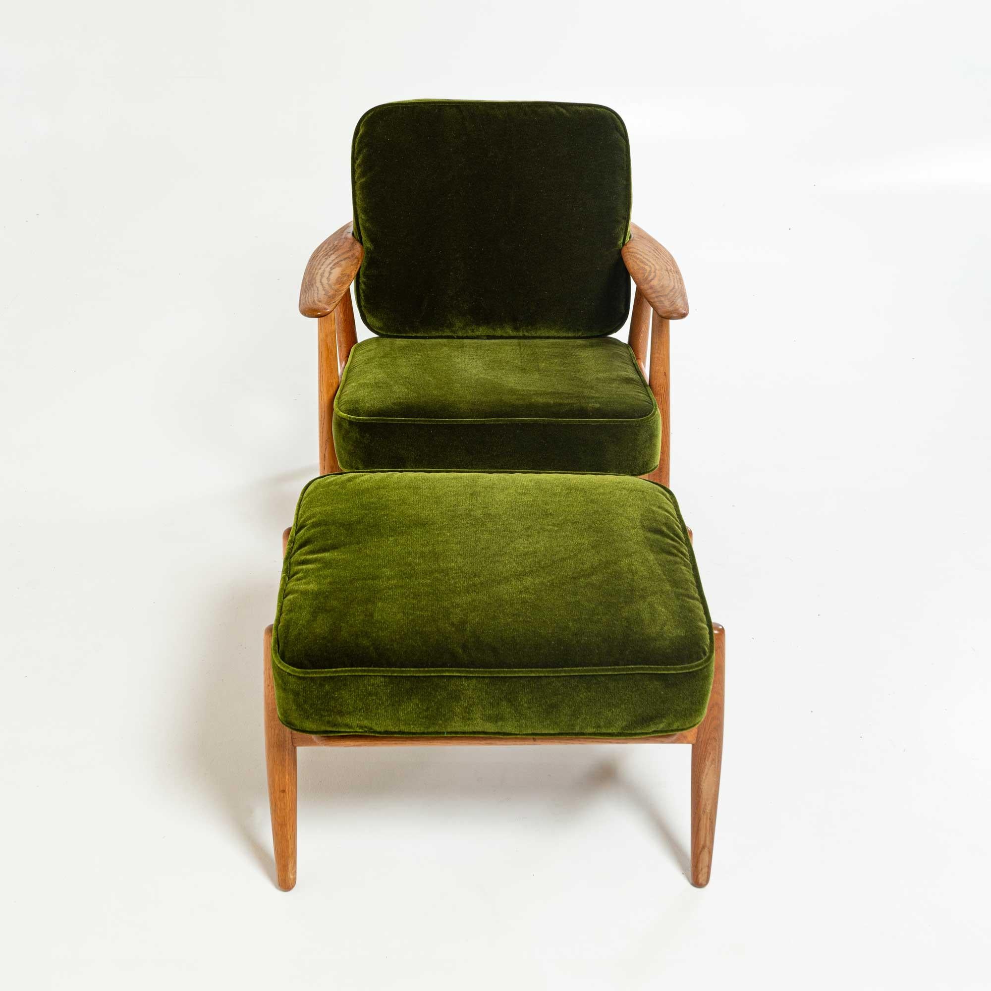 Mid-Century Modern Wegner GE240 Cigar Lounge Chair and ottoman in Oak and HBF Martini Green Velvet