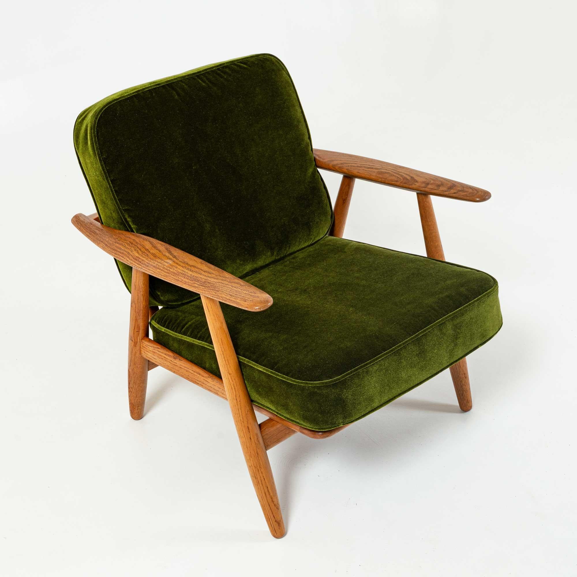 Wegner GE240 Cigar Lounge Chair and ottoman in Oak and HBF Martini Green Velvet In Good Condition In Seattle, WA