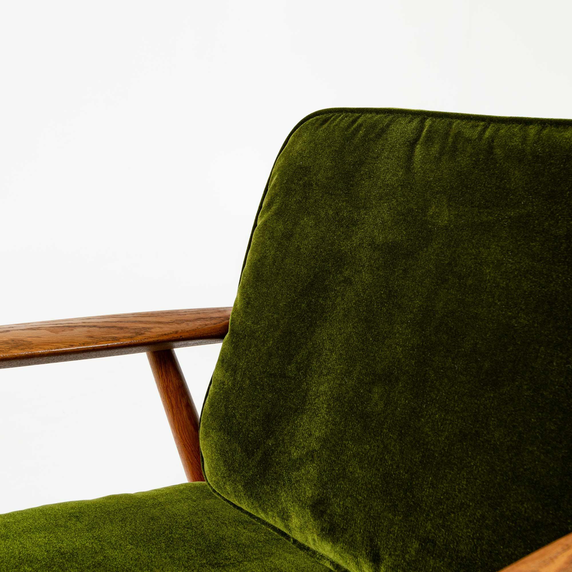 Wegner GE240 Cigar Lounge Chair and ottoman in Oak and HBF Martini Green Velvet 3