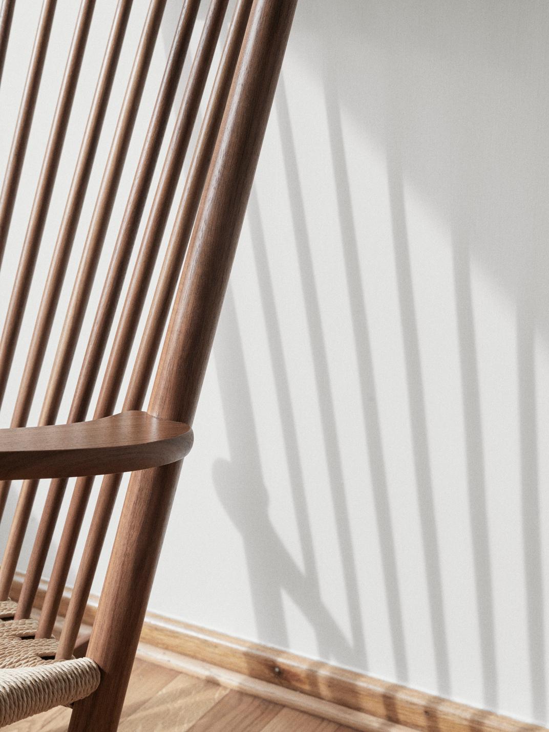 Wegner J16 Rocking Chair - Oiled Walnut/Natural Paper Cord by Hans J. Wegner For Sale 2