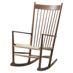 Wegner J16 Schaukelstuhl - geöltes Nussbaumholz/Naturpapierkordel von Hans J. Wegner 