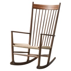 Sedia a dondolo Wegner J16 - Noce oliato/Corde di carta naturale di Hans J. Wegner