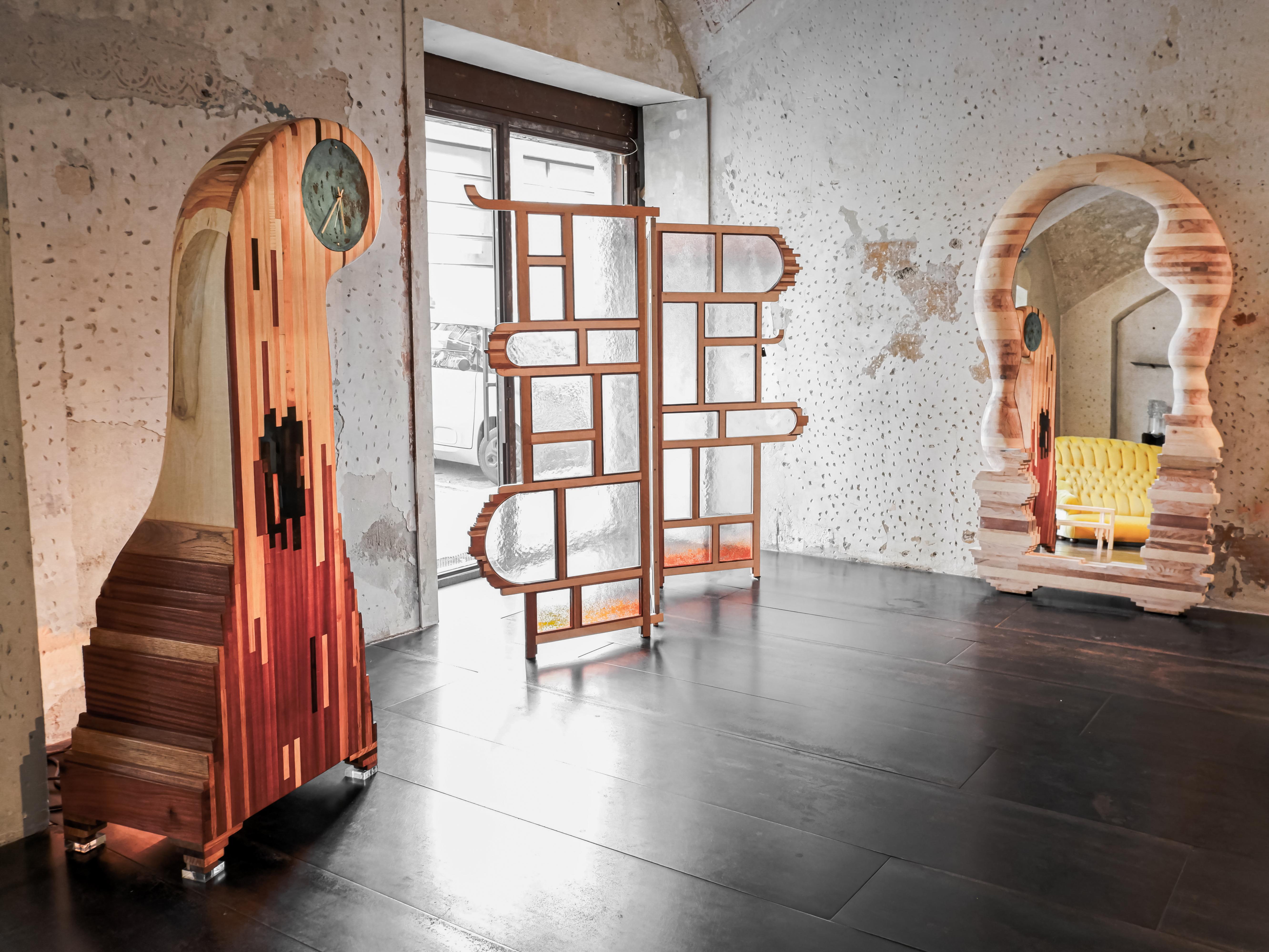 Contemporary Floor Freestanding Clock aus Holz, von Andrea Zambelli (21. Jahrhundert und zeitgenössisch) im Angebot