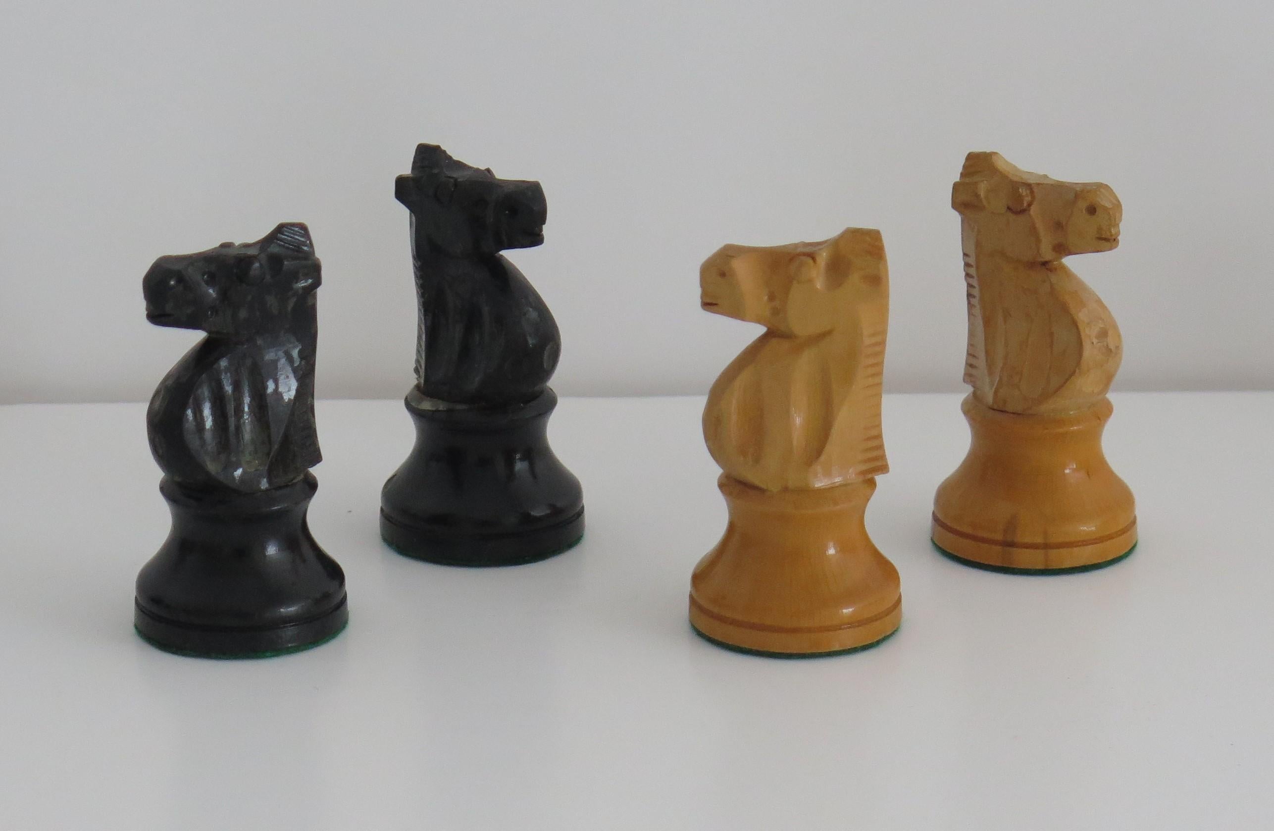 20th Century Weighted Club Chess Set Kings Staunton Pattern No. 5 Boxed, Circa 1930 For Sale