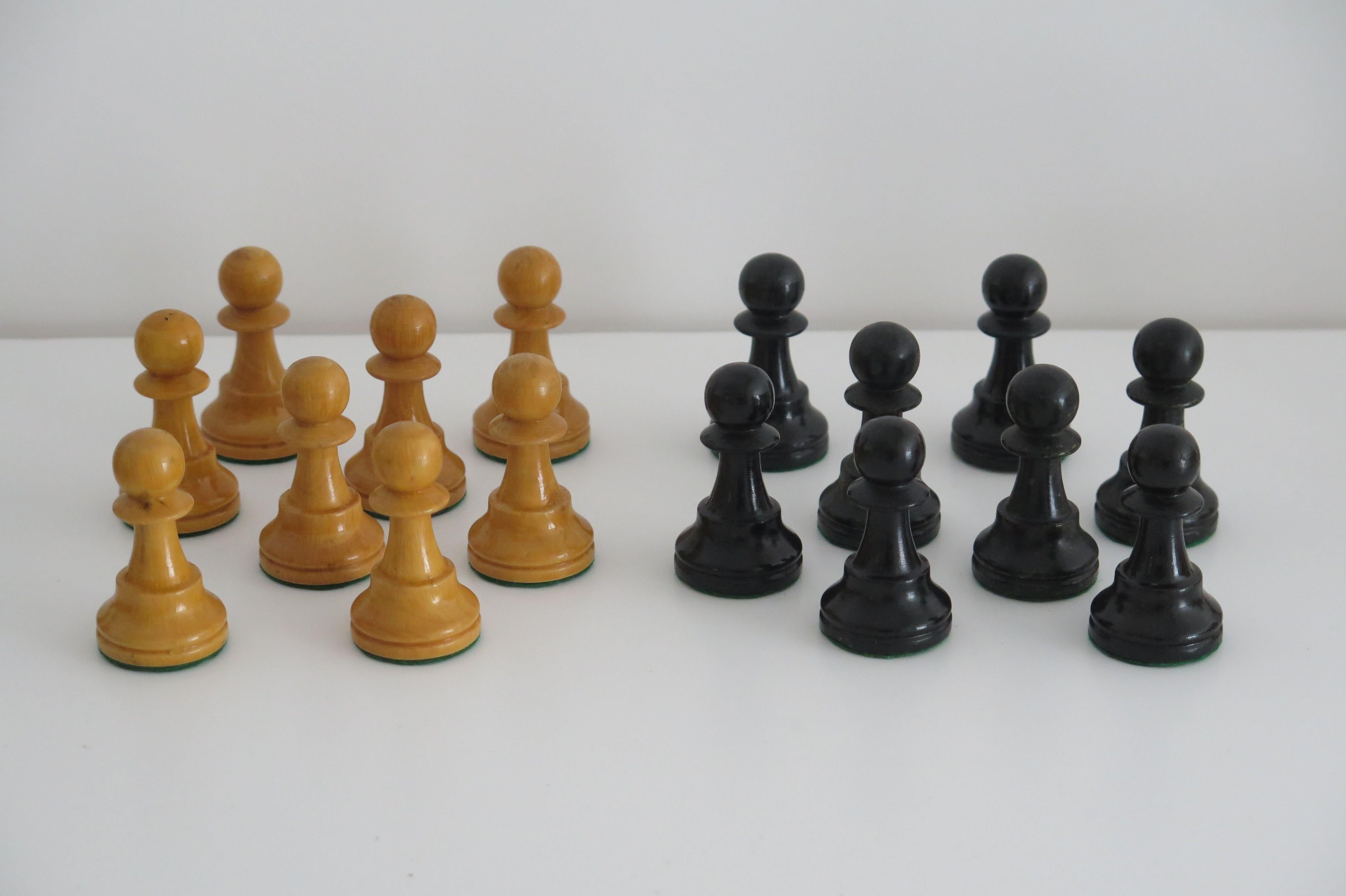 Hardwood Weighted Club Chess Set 9cm Kings Staunton Pattern No. 5 Boxed, Circa 1930