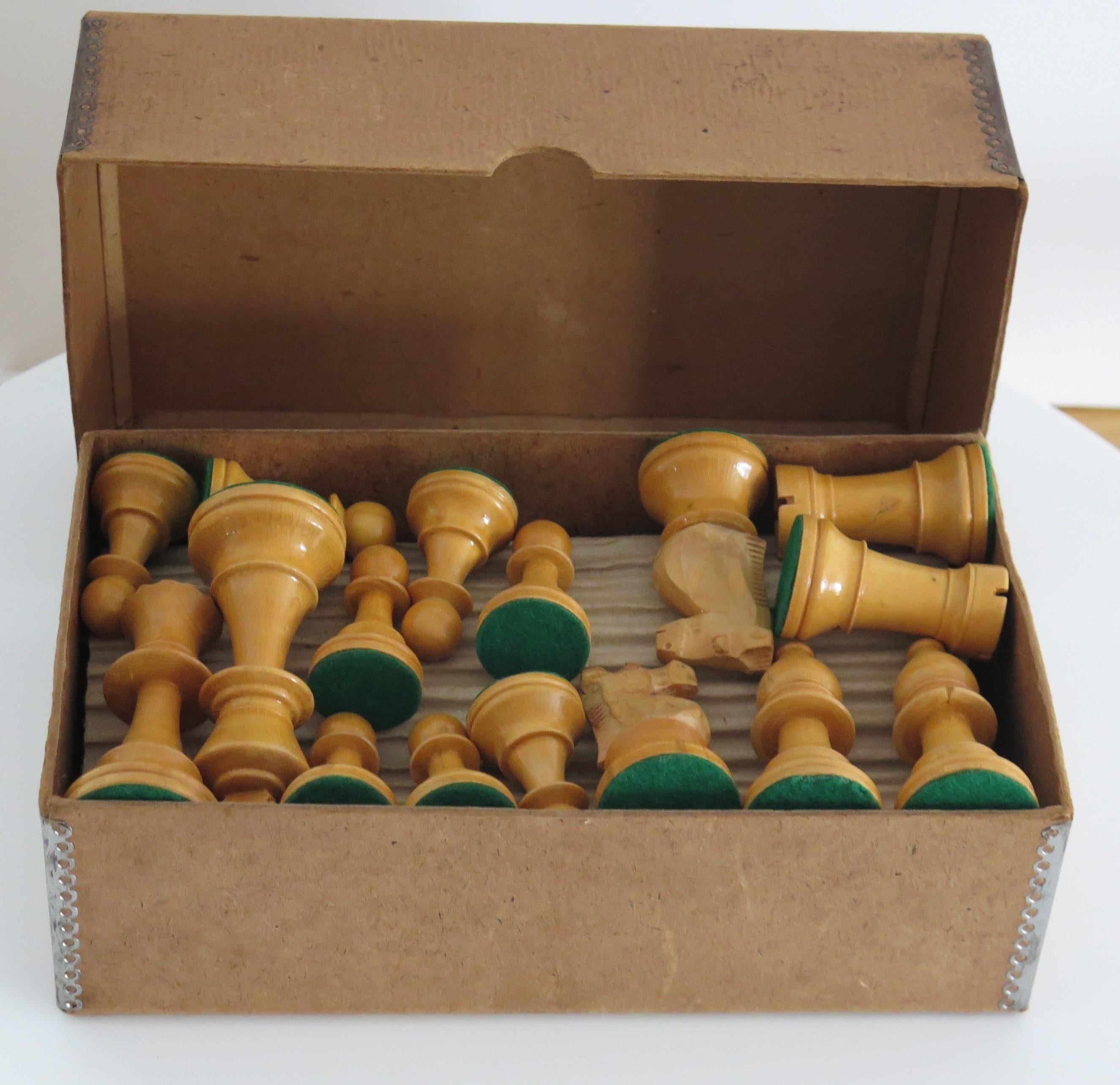 Weighted Club Chess Set Kings Staunton Pattern No. 5 Boxed, Circa 1930 For Sale 6