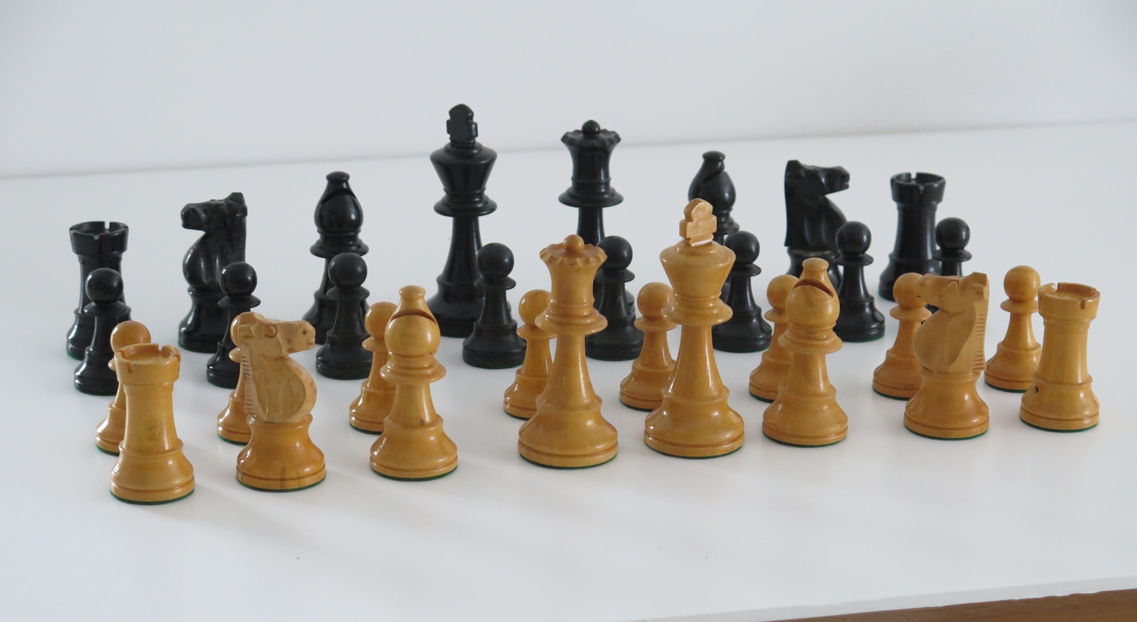 Britannique Ensemble d'échecs club les plus lourds Kings Staunton motif n° 5 Boîte, vers 1930 en vente