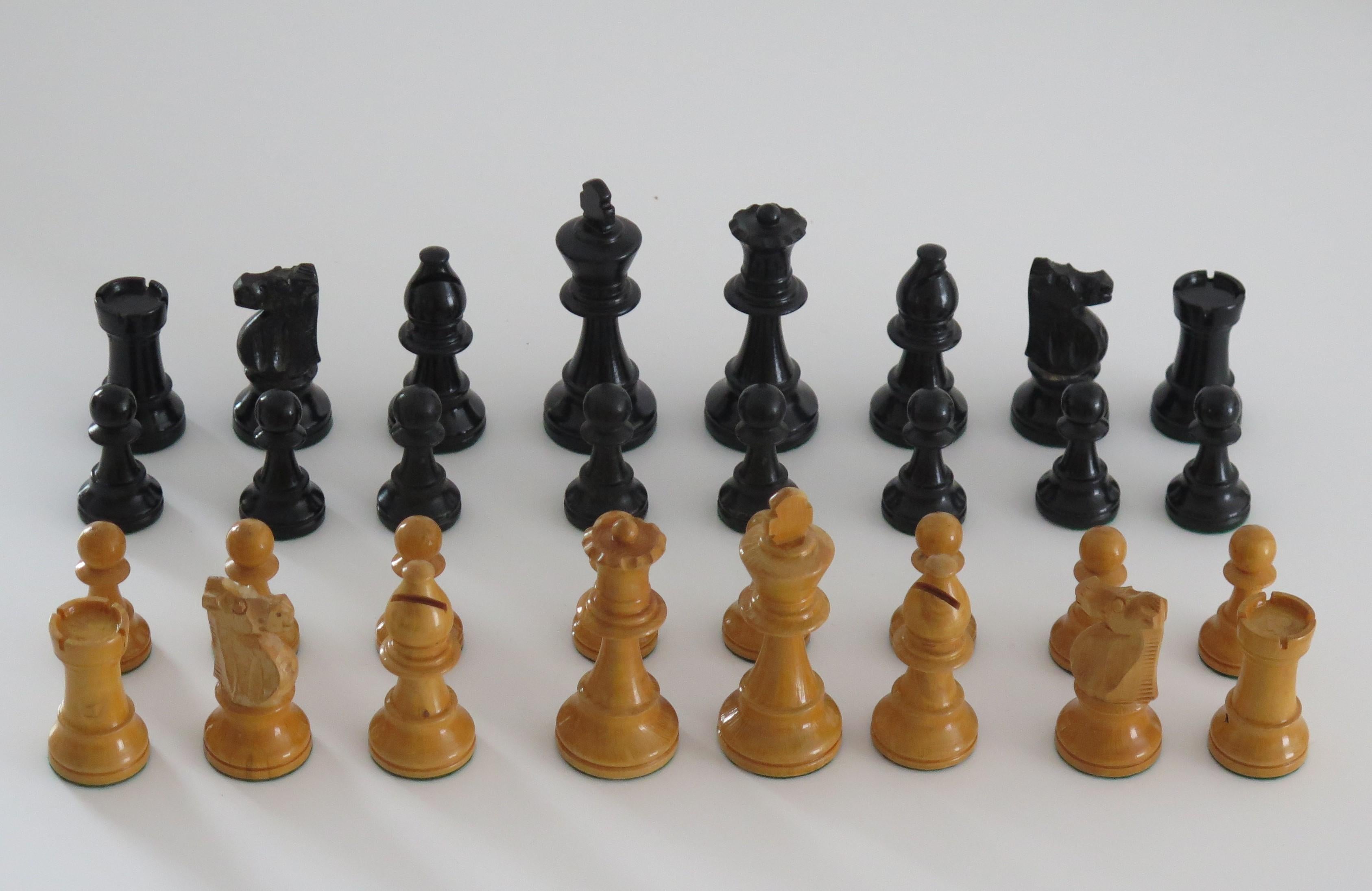 Fait main Ensemble d'échecs club les plus lourds Kings Staunton motif n° 5 Boîte, vers 1930 en vente